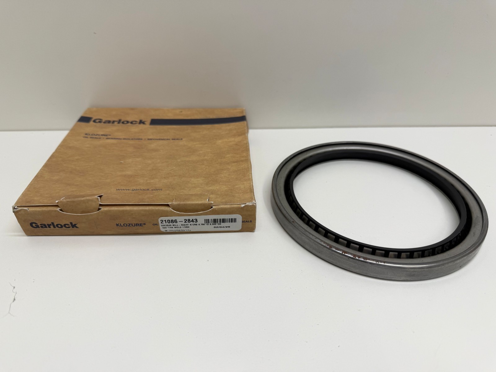 NEW IN BOX! GARLOCK KLOZURE OIL SEAL 21086-2843