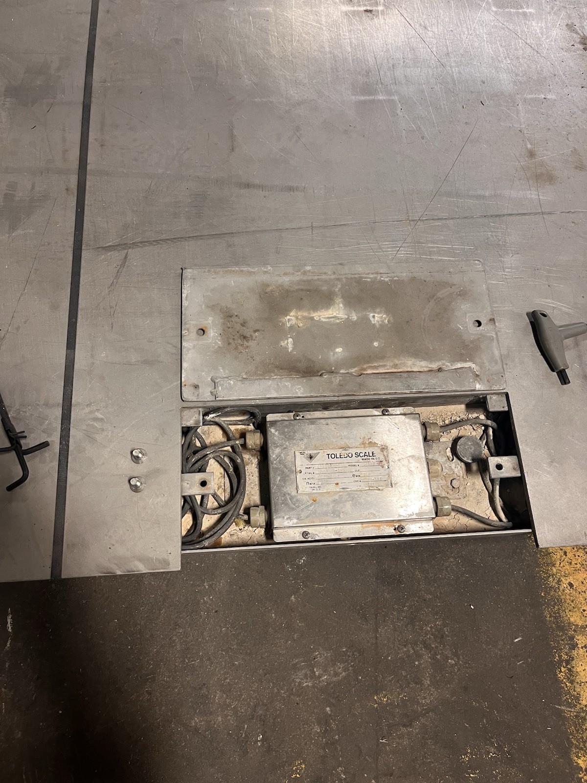 Mettler Toledo Stainless Steel Floor Scale 2000 lb Capacity 5’ x 5’ food grade