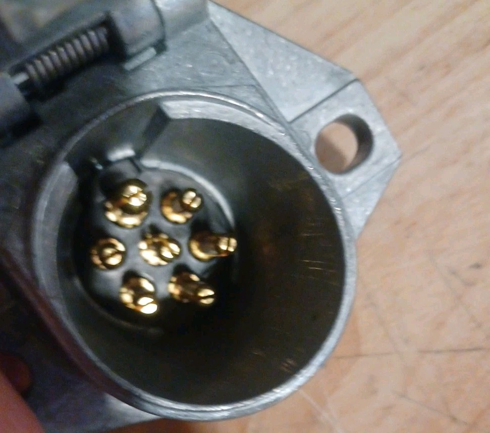 Pollak 7-Way Connector Socket, Die Cast With Solid Pins