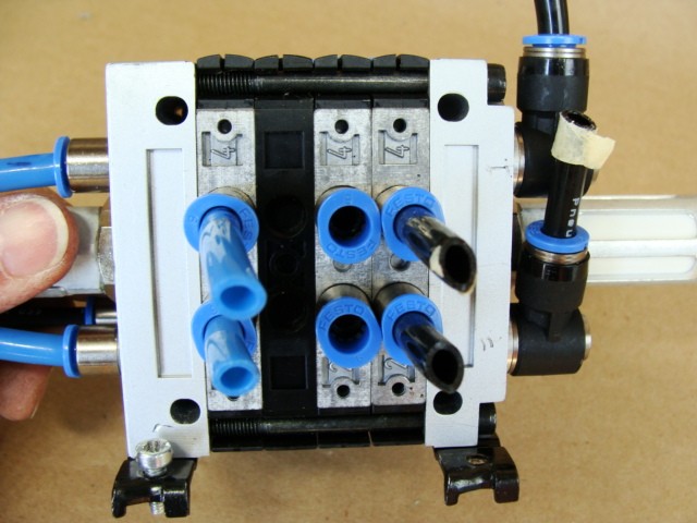 FESTO SOLENOID VALVE ASSY 161414 CPV-10-VI 18200 MANIFOLD CPV10-GE-MP-4 BLOCK