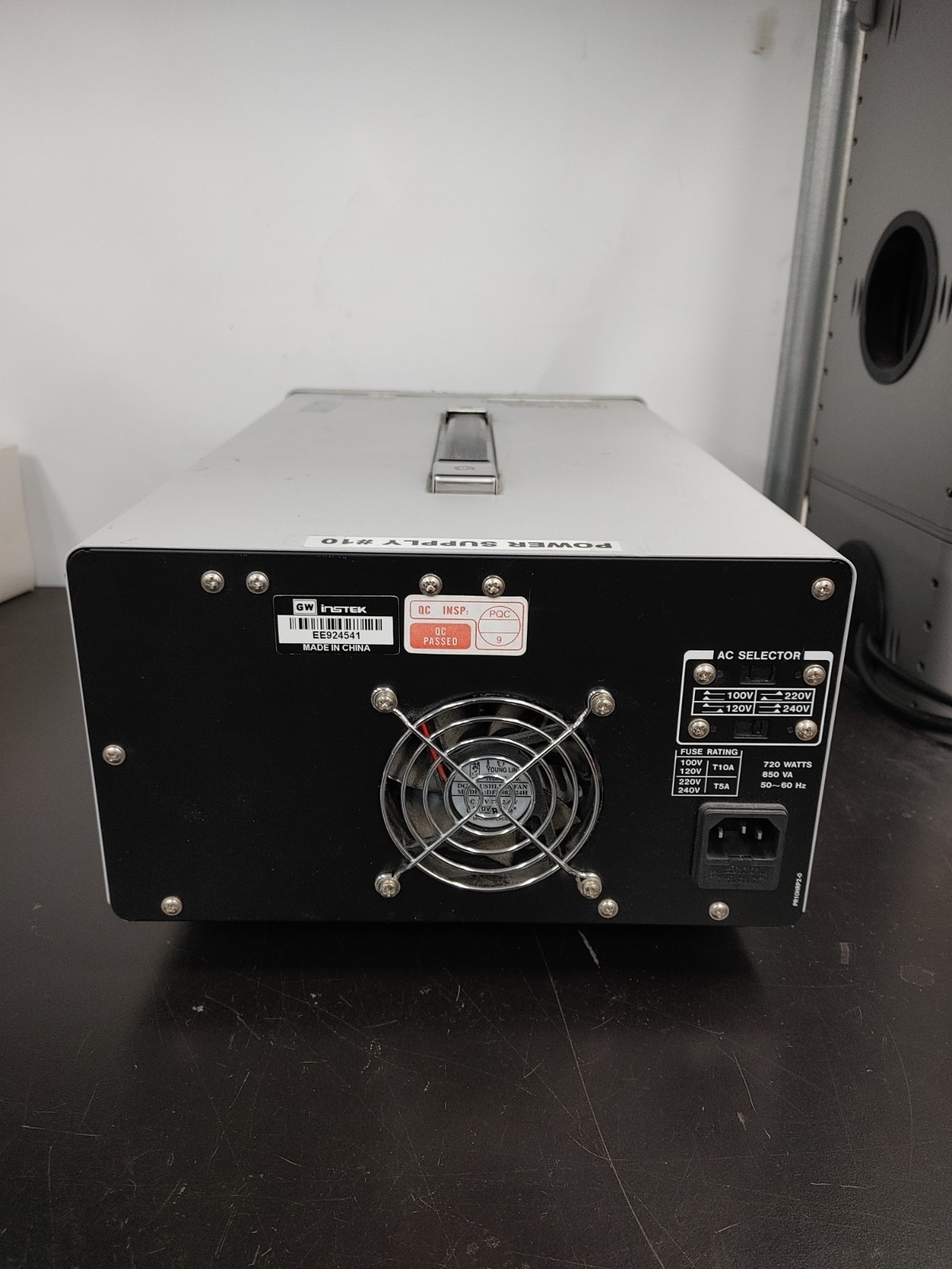 GW INSTEK GPC-3060D Dual Tracking with 5V Fixed Laboratory DC Power Supply