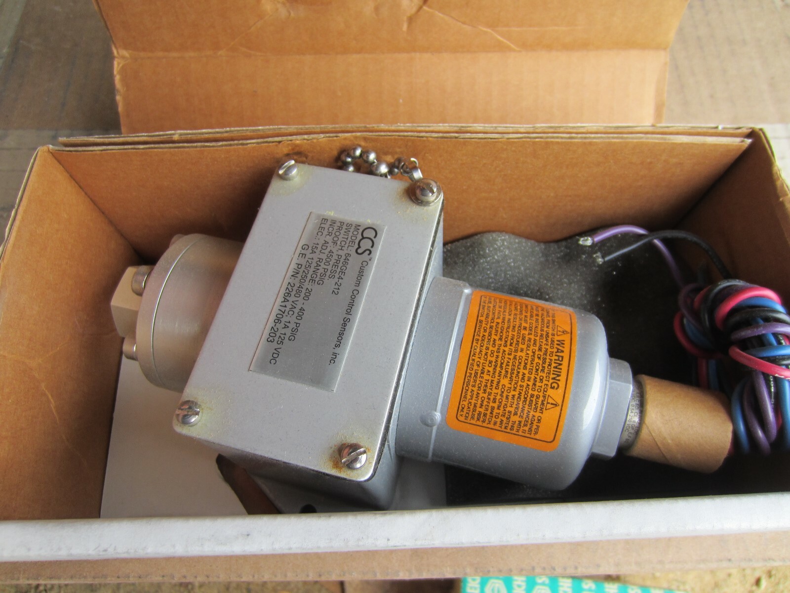 New CCS Custom Controls Sensors 646GE4-212 Pressure Switch 226A1706-203