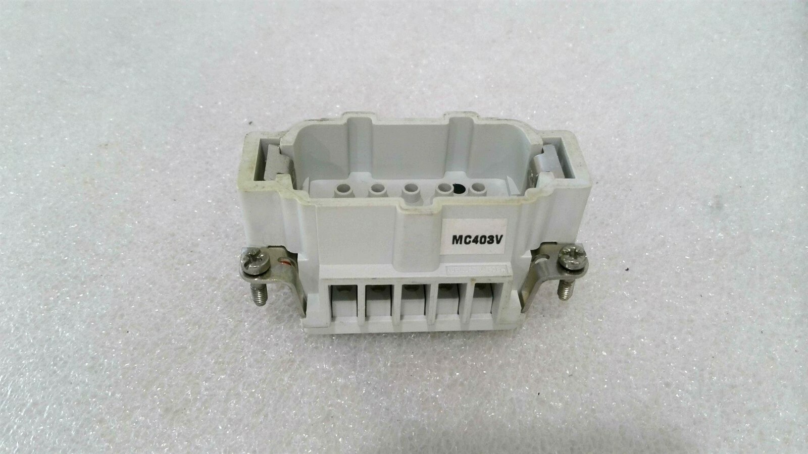 THOMAS AND BETTS 57696 CONNECTOR HOUSING WITH CONNECTOR INSERT – 10 PLACES