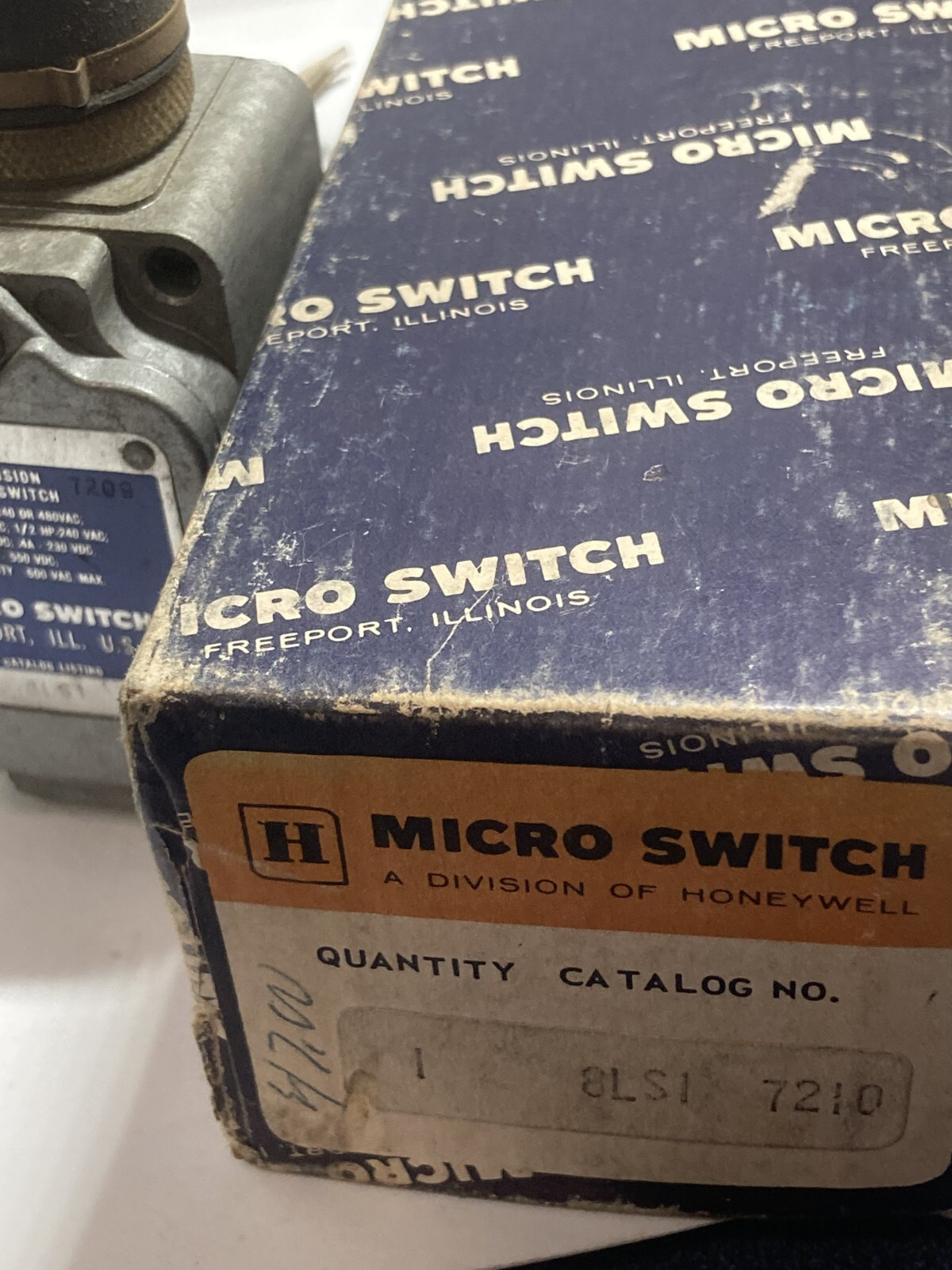 HONEYWELL 8LS1 LIMIT SWITCH 1NO/1NC WOBBLE ROD 10A 480VAC 600V MAX NIB