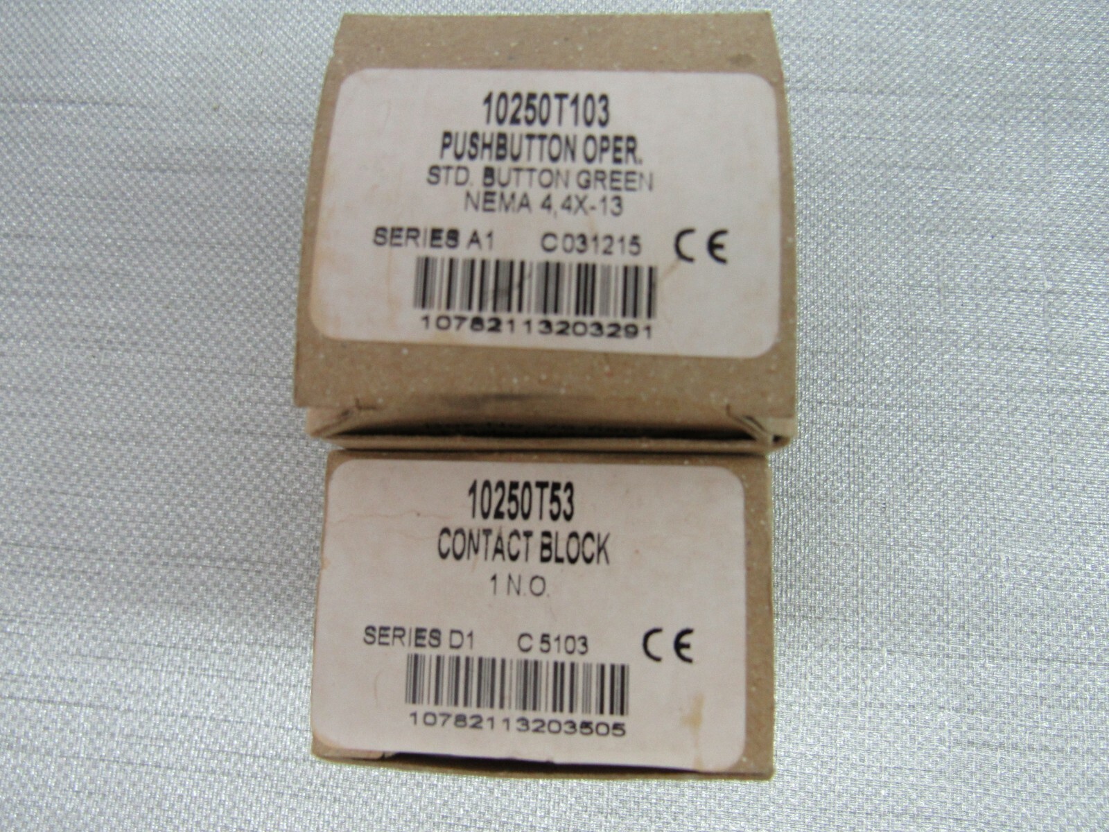 Eaton 10250T103 Ser. A1 Green Pushbutton & 10250T53 Ser.D1 Contact Block