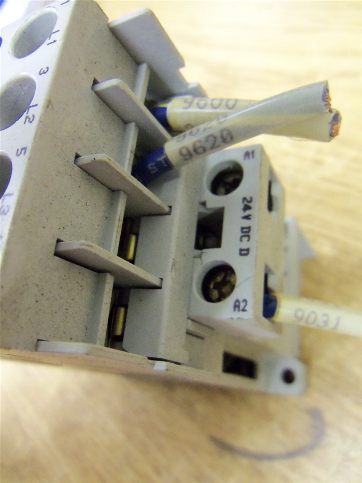 Allen Bradley 100-C09D*10 24VDC Contactor Series A *FREE SHIPPING*