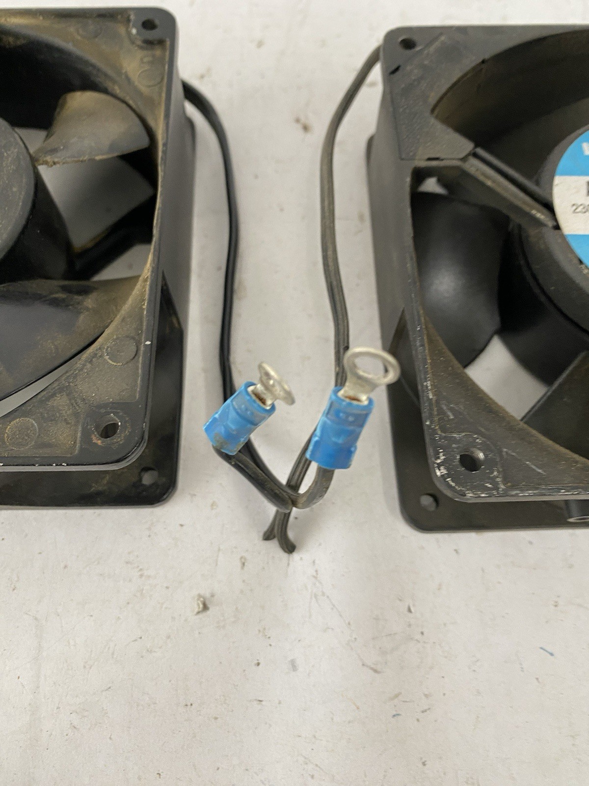 Lot Of 2 GLOBE MOTORS A47-B15A-23T3-000 COOLING FAN 230VAC 50/60HZ 15/14W