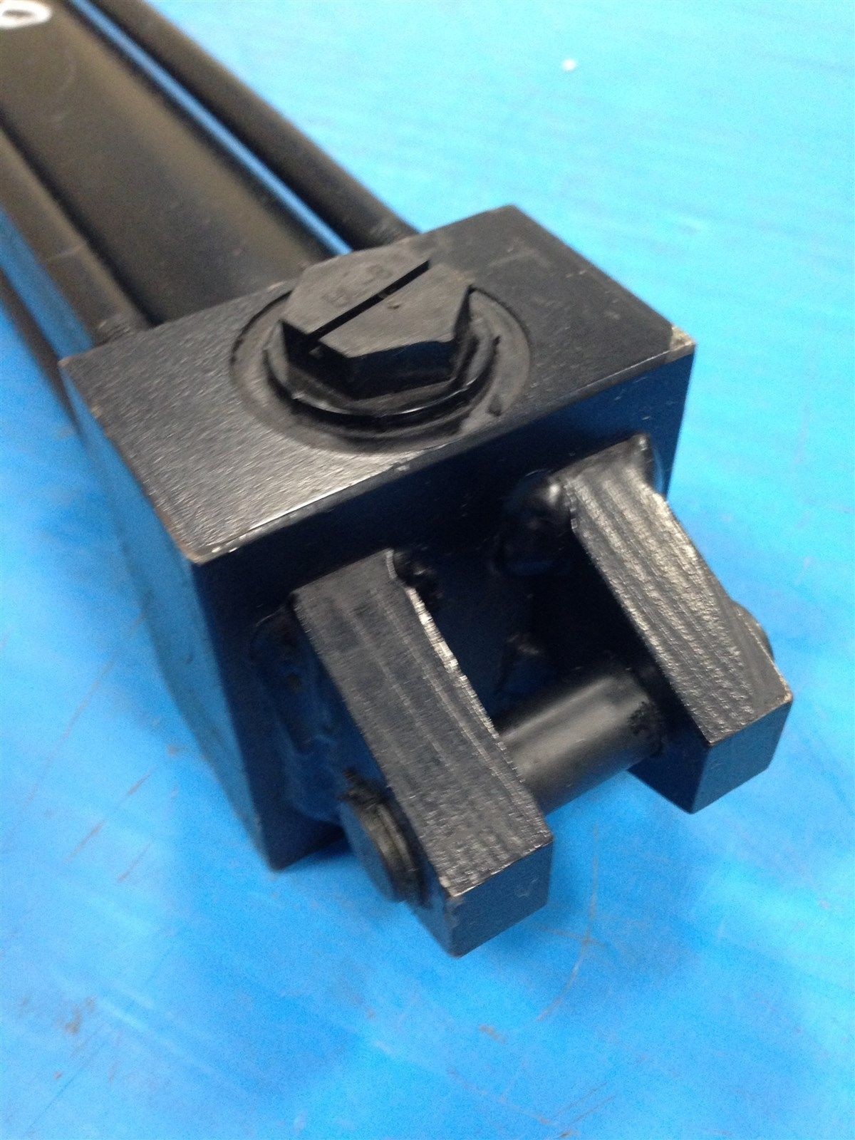 PARKER 01.50 BB2HCT24A 24.00 PNEUMATIC CYLINDER NEW NO BOX (H2)