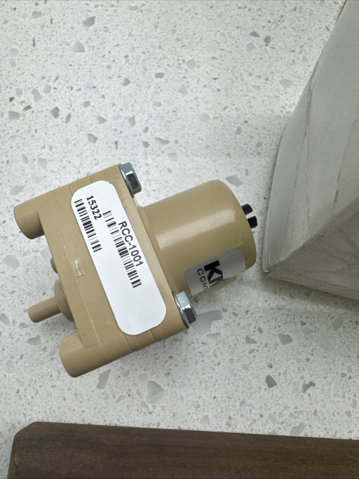 KMC Controls RCC-1001 Pneumatic Relay 9 PSI Calibration w/o Bracket