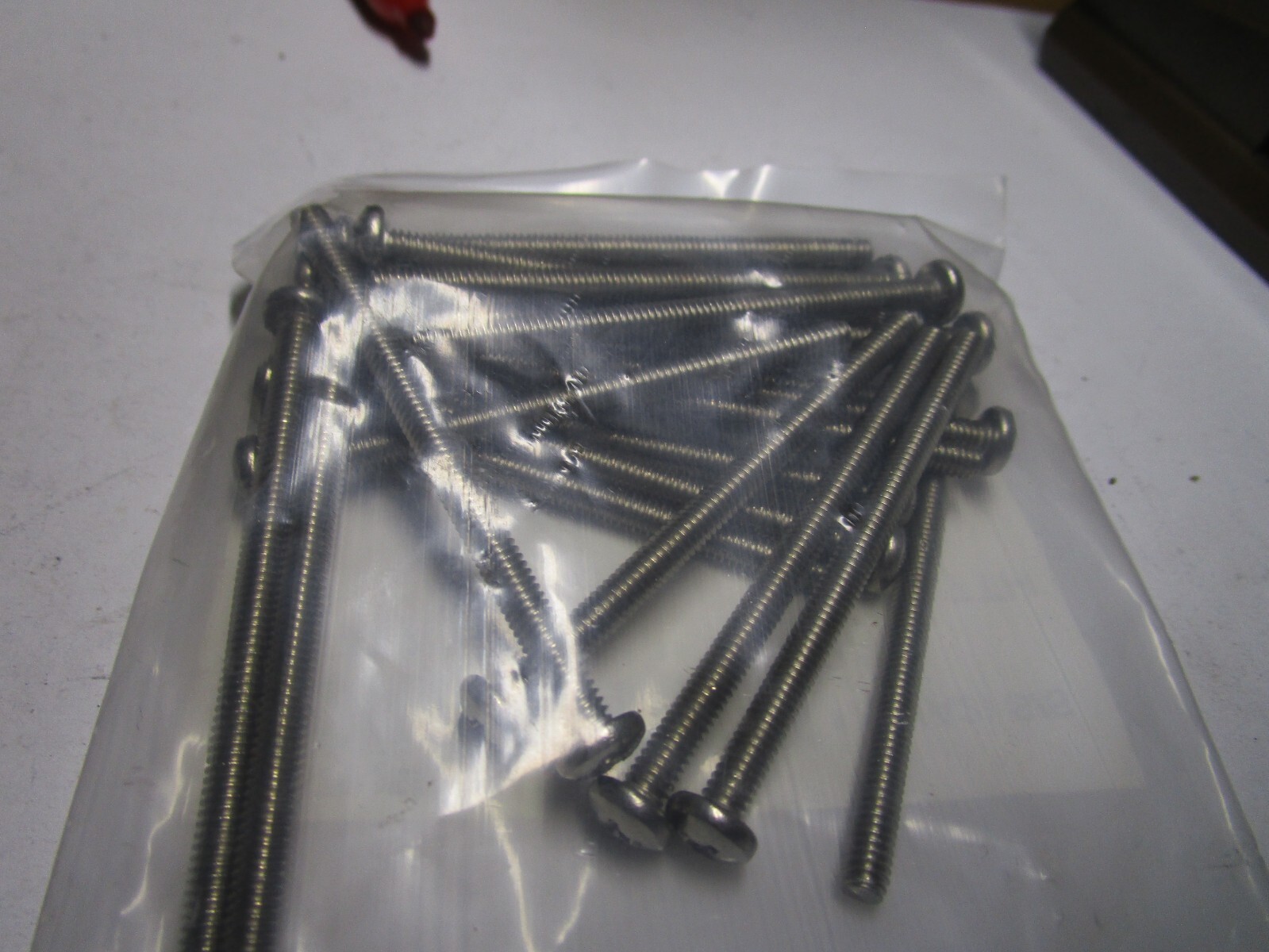 #8-32 x 2-1/2″ Phillips Pan Head Grade 18-8 Stainless Steel Machine Screw QTY 25