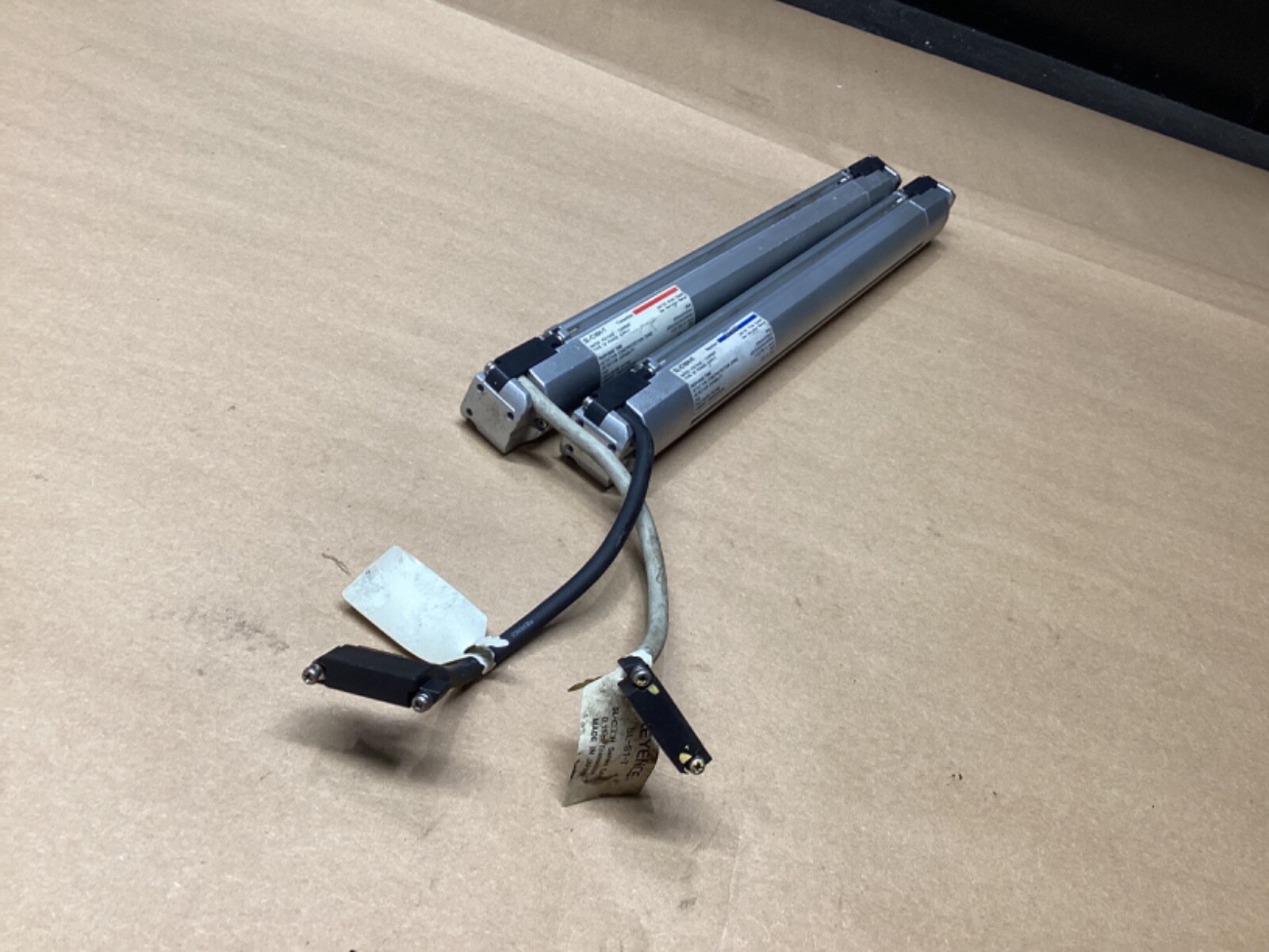 KEYENCE Light Curtain SL-C16H-R & SL-C16H-T Trans/Receiver #104G34PR7