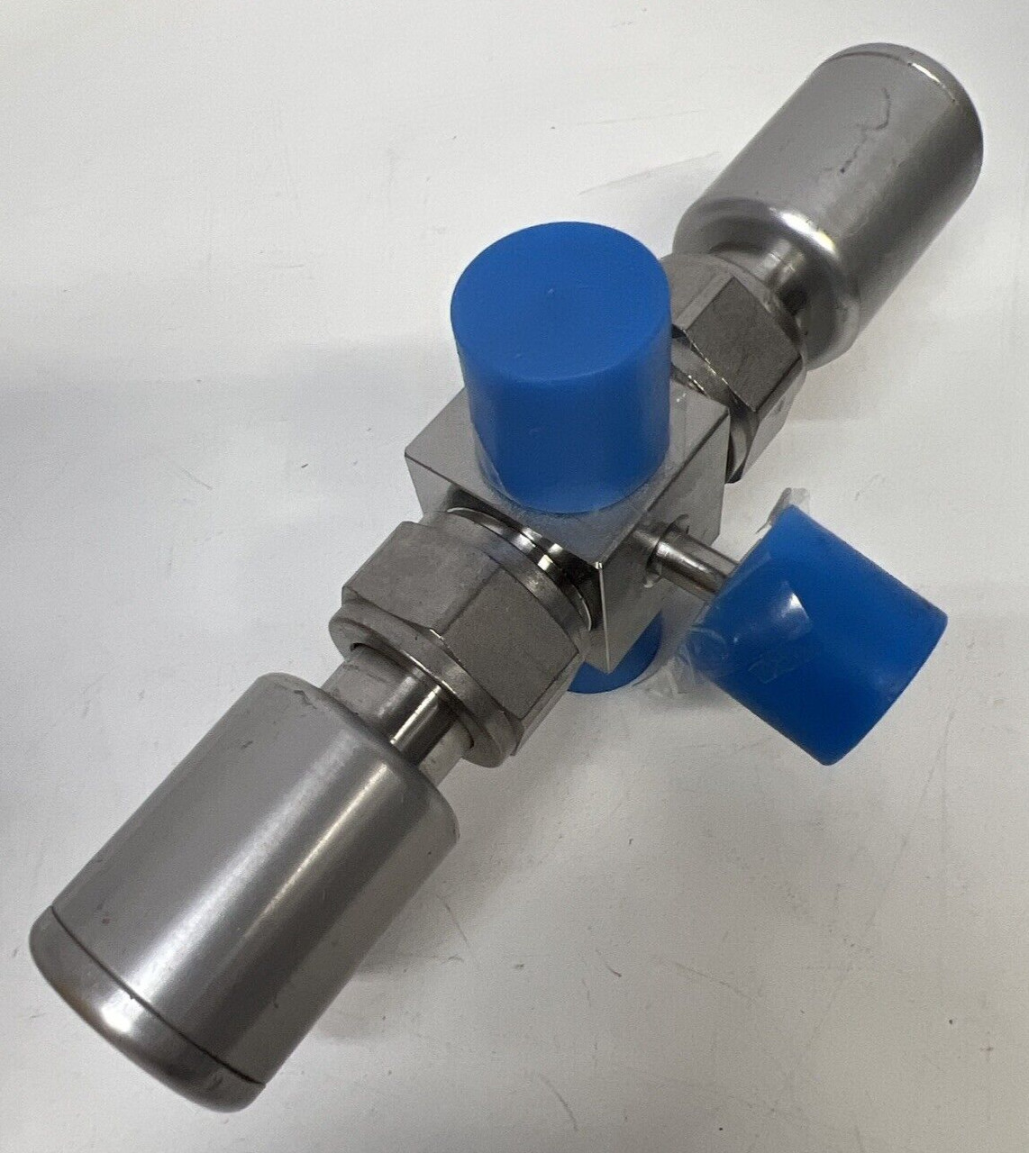 Swagelok 6L-M1D-222P-11 High Purity 2- Bellows Air Vavle 3-port Manifold 1/4″