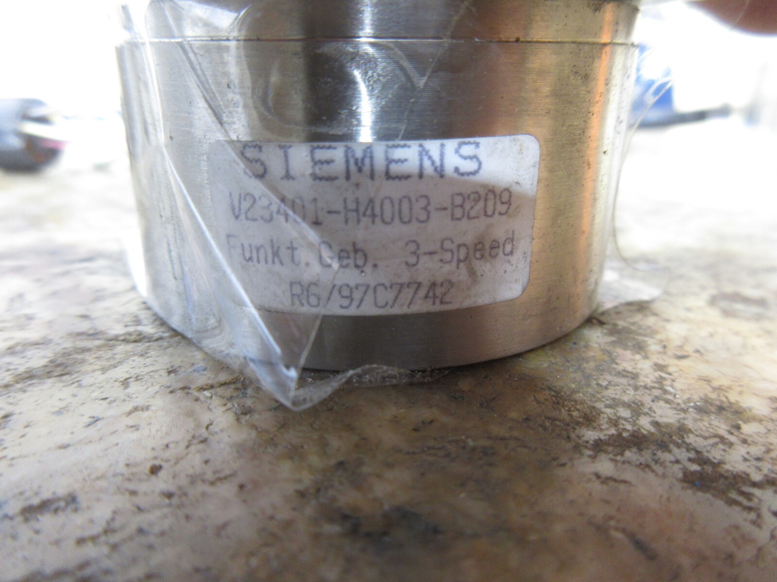 SIEMENS ENCODER RESOLVER V23401-H4003-B209 R/9743360 KK4EY-YYYY-021 EACH 1