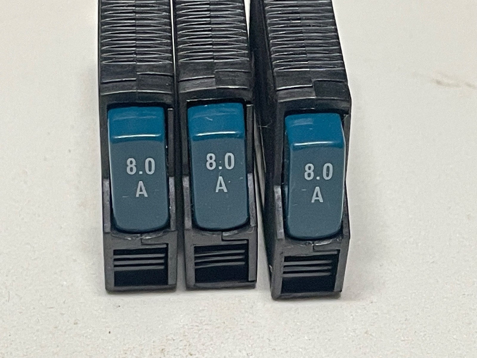 Lot of 3 Eaton TCP8,0A Thermal Device Circuit Breaker 8.0A