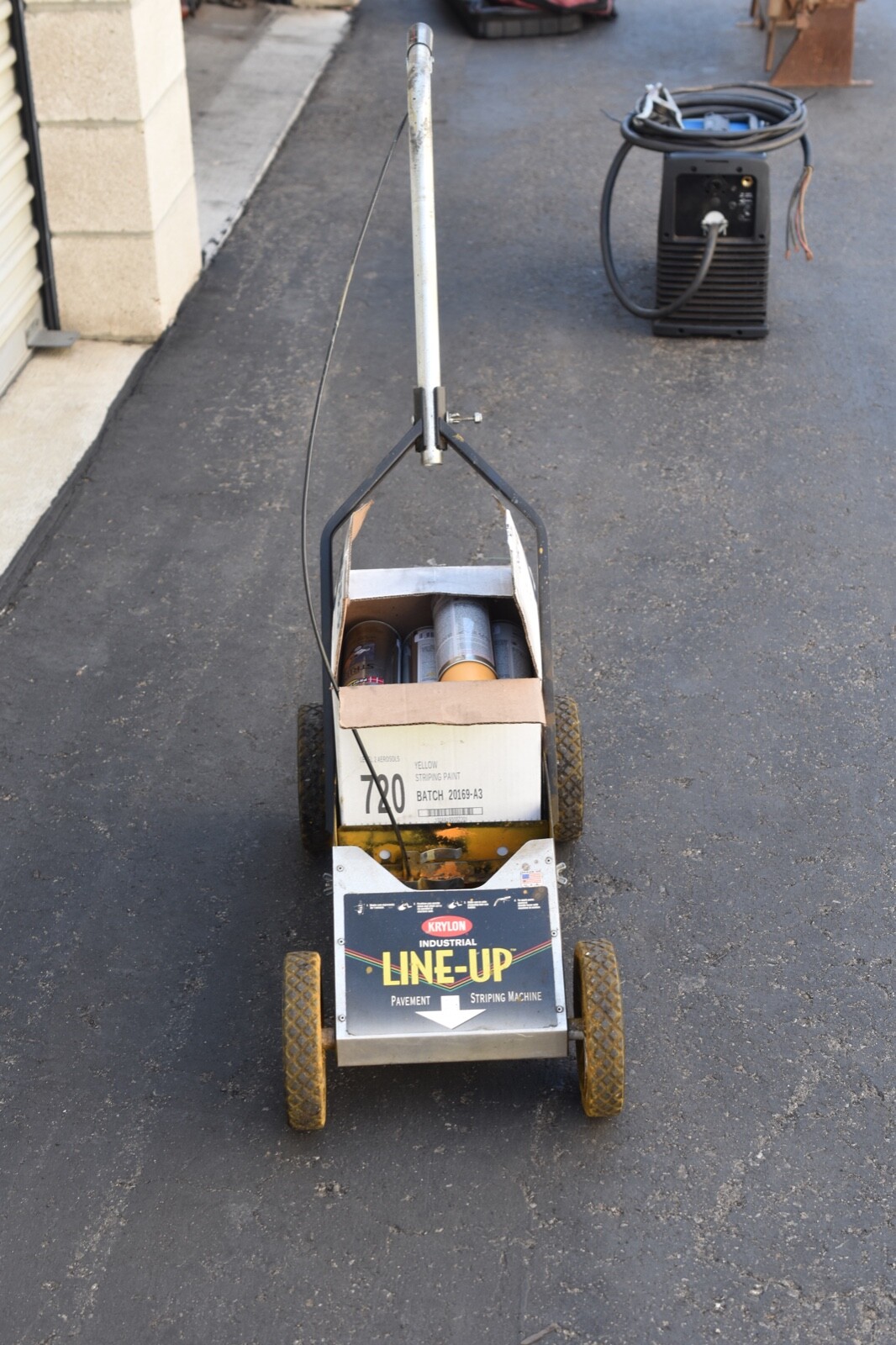 Krylon Industrial PAVEMENT STRIPING MACHINE BLACK w 10 pc paint cans