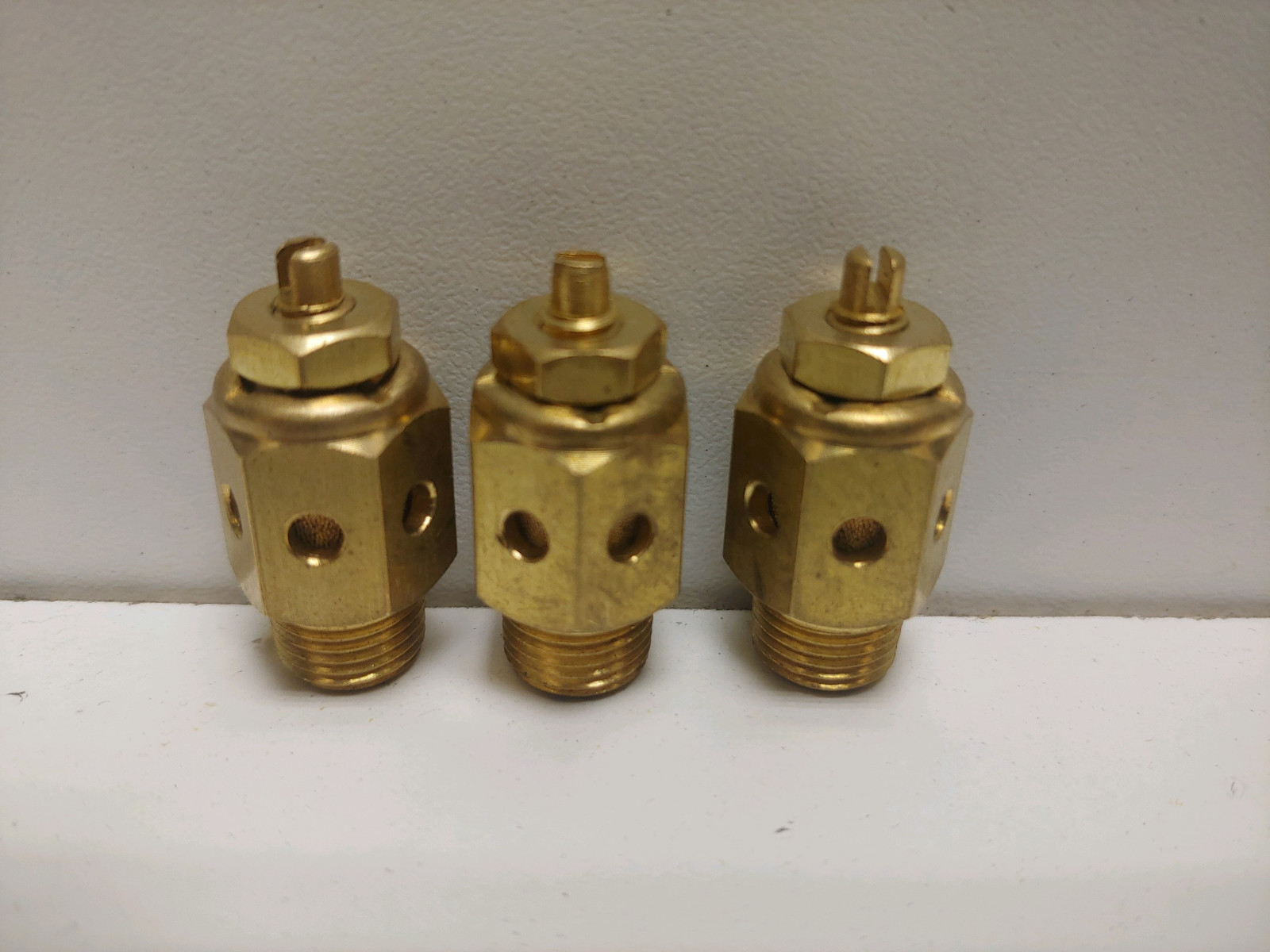 LOT OF (3) NEW OLD STOCK! ARO 1/8″ FLOW CONTROL EXHAUST PORT 20313-1