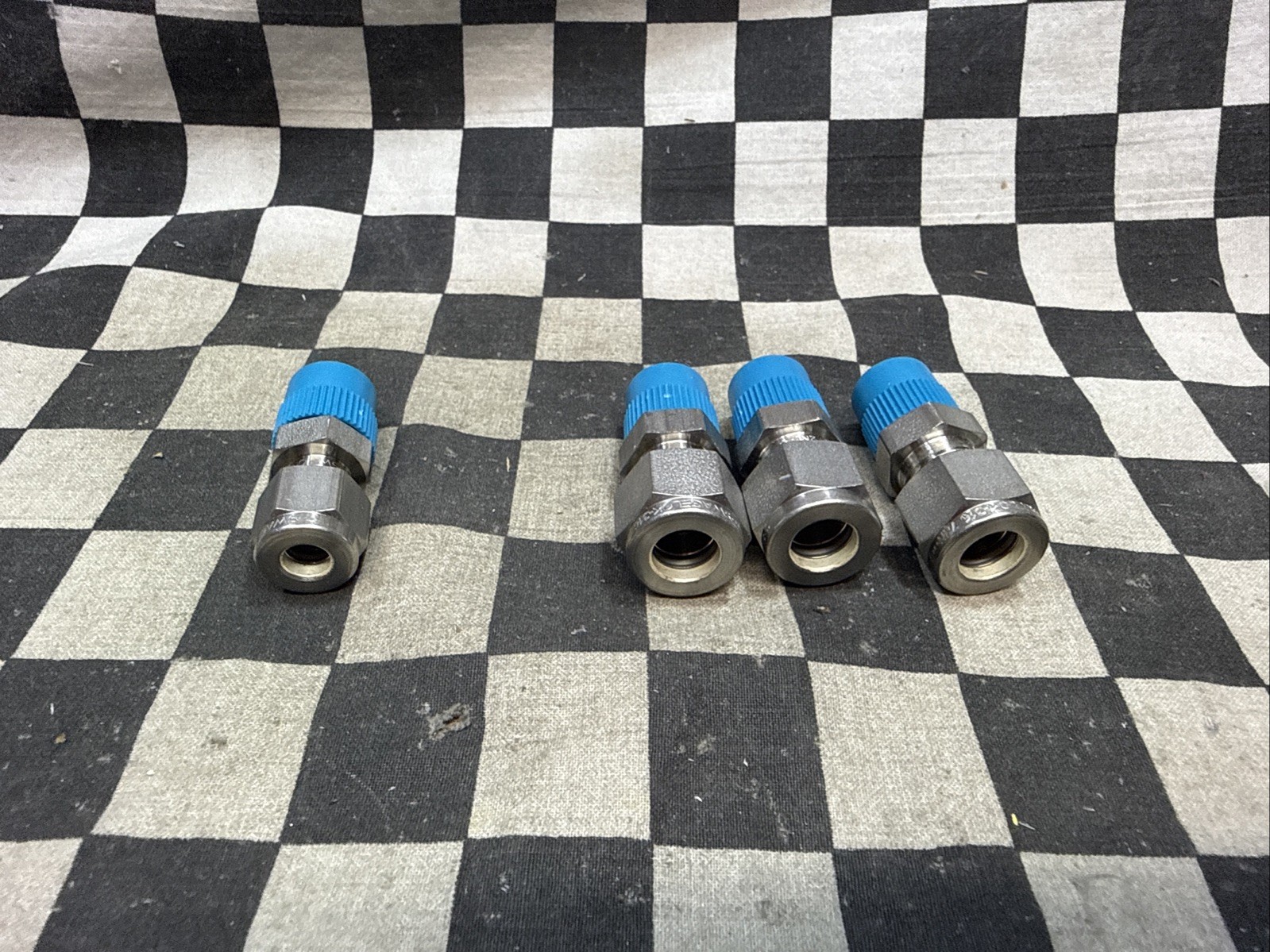 x4, SWAGELOK SS-400-1-4 and SS-600-1-4 MALE CONNECTOR 1/4″ NPT SHIPSAMEDAY#ZB70F