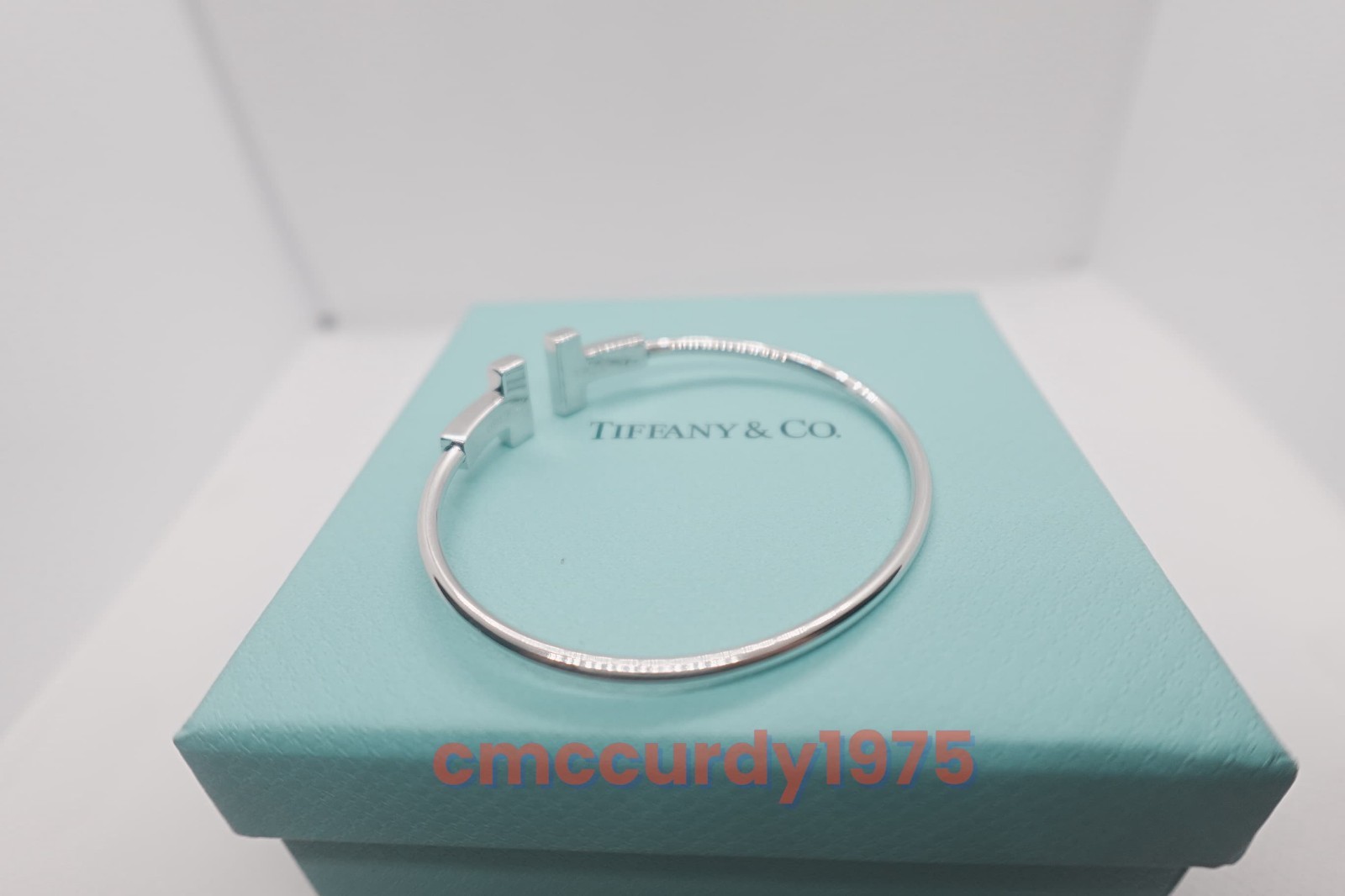 Gift.Tilffany & Co Wire bracelet in white gold and diamonds