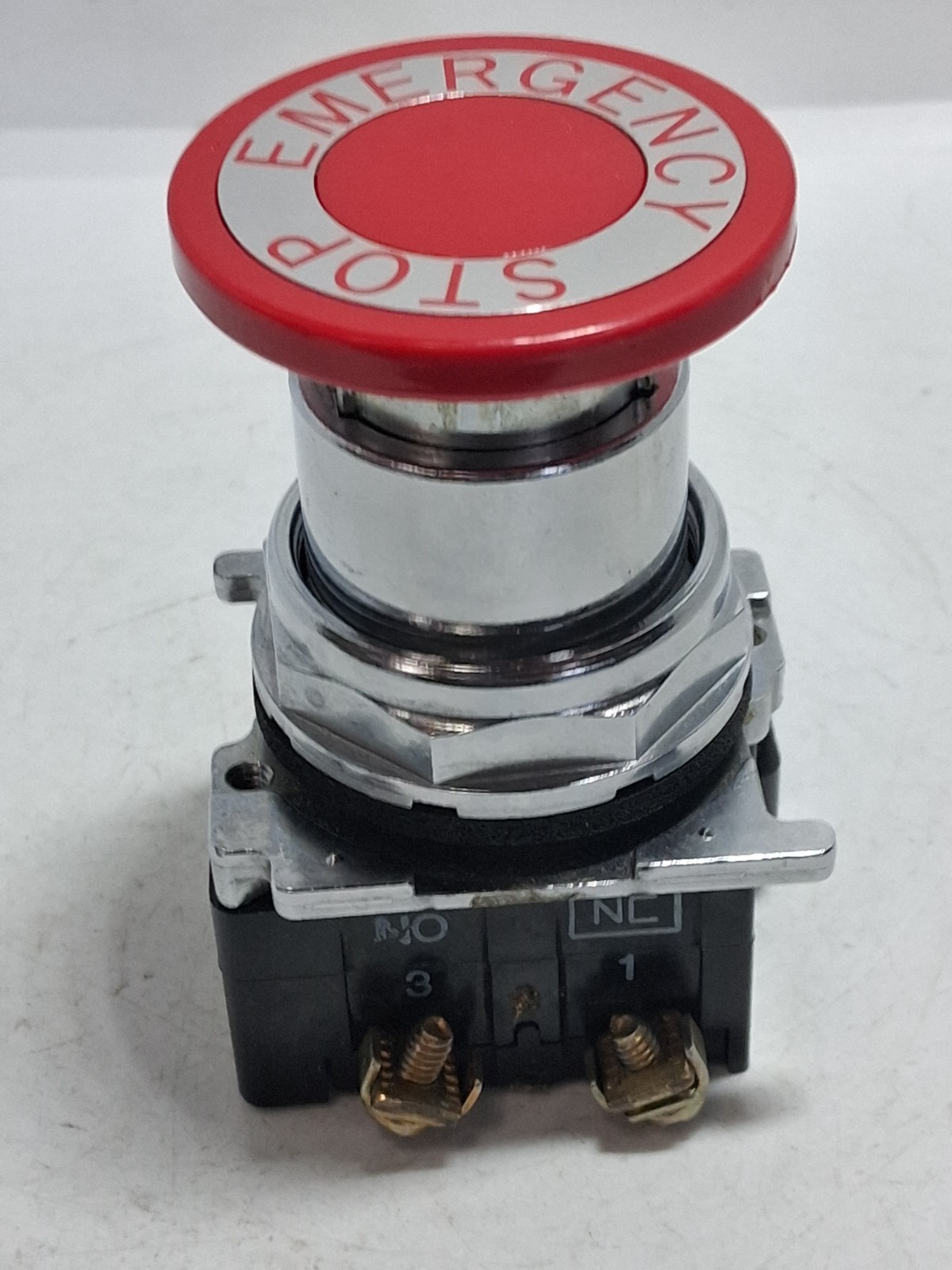 CUTLER HAMMER 10250T5B63-1X PUSH PULL E-STOP 2 POSITION RED 1NO/1NC NNB