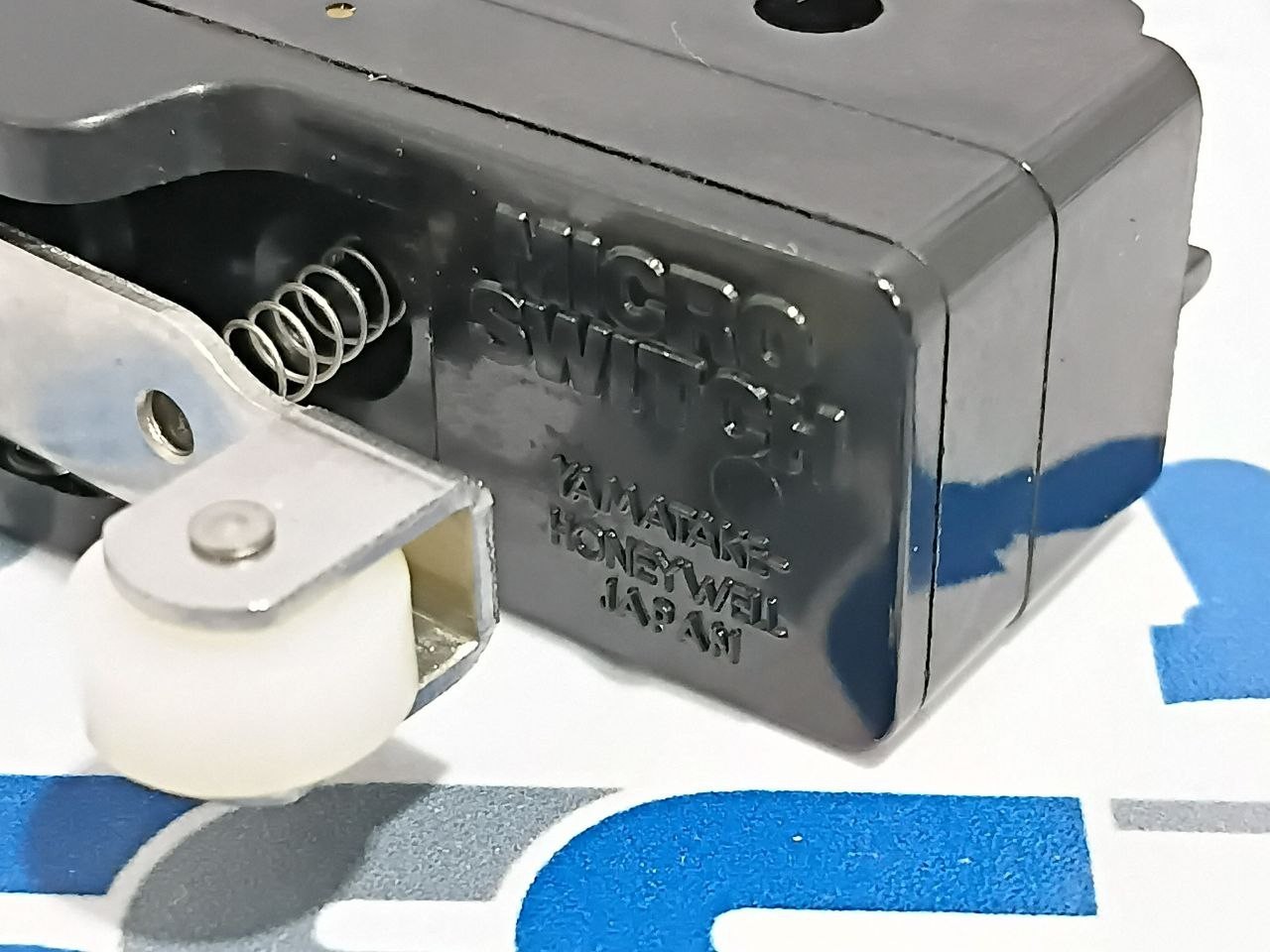 Yamatake Honeywell BZ-2RW822-J Micro Switch 15A-125 -250 OR 480V AC