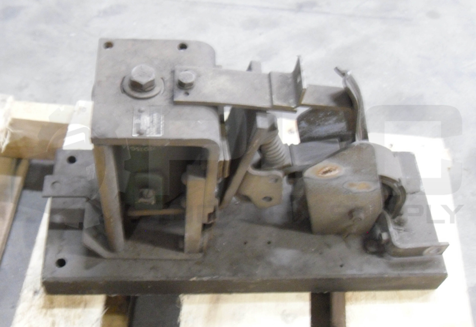 GENERAL ELECTRIC IC2800Y102D2 DC CONTACTOR 600V 300A W/ 22D75G2A COIL *READ*