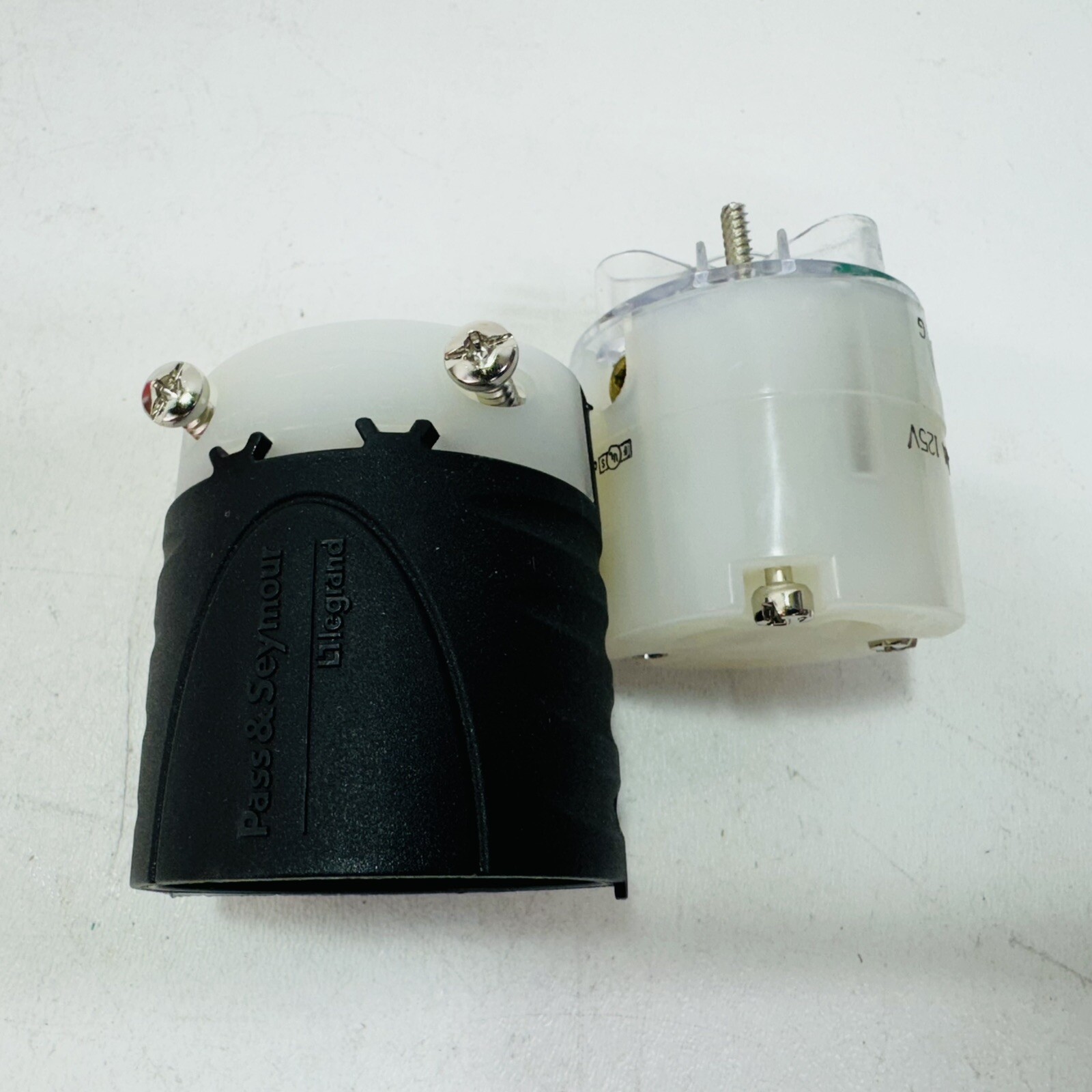 10 Pack LEGRAND PASS & SEYMOUR L520-C, Twist-Locking Socket, 2+E Poles, 20 A/12