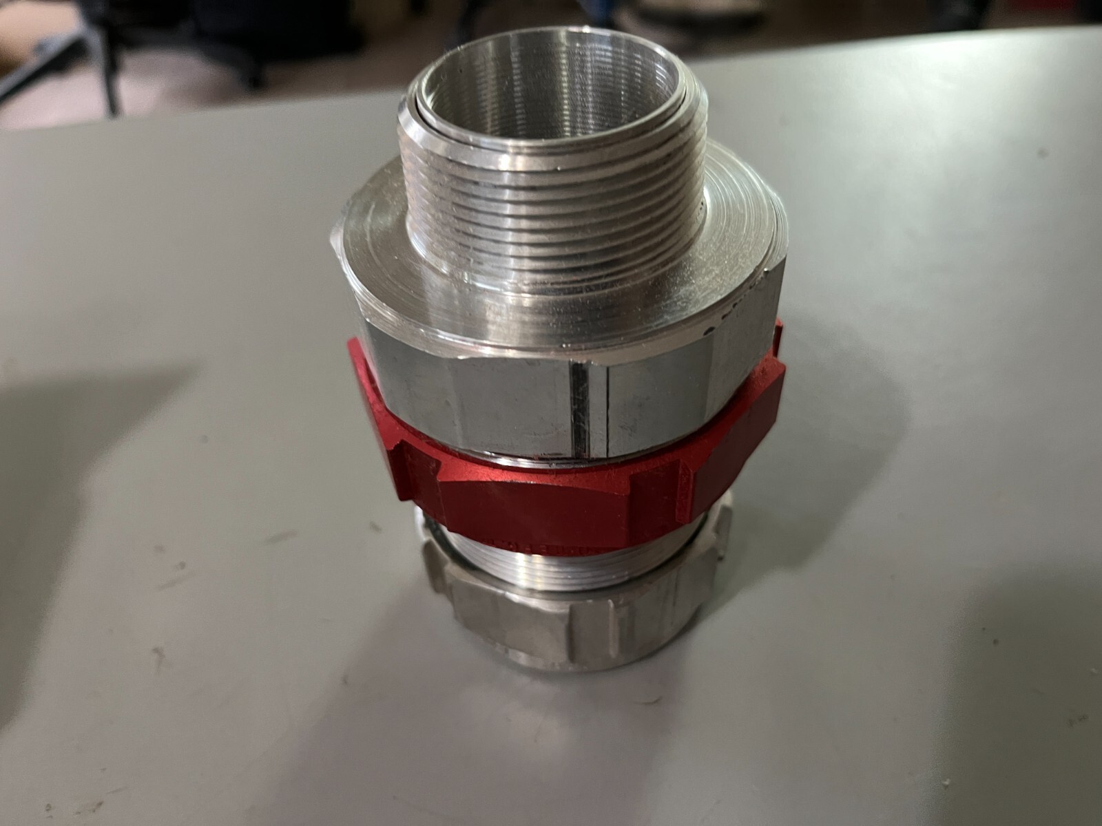 T&B Fittings, 1 1/2″ Jacketed Armoured Cable Fitting w/Integral Seal, STX150-550