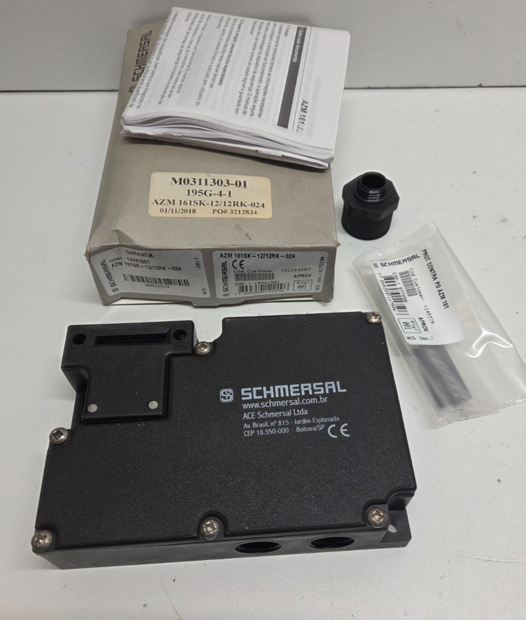 NEW IN BOX! SCHMERSAL SAFETY INTERLOCK SWITCH AZM-161SK-12/12RK-024