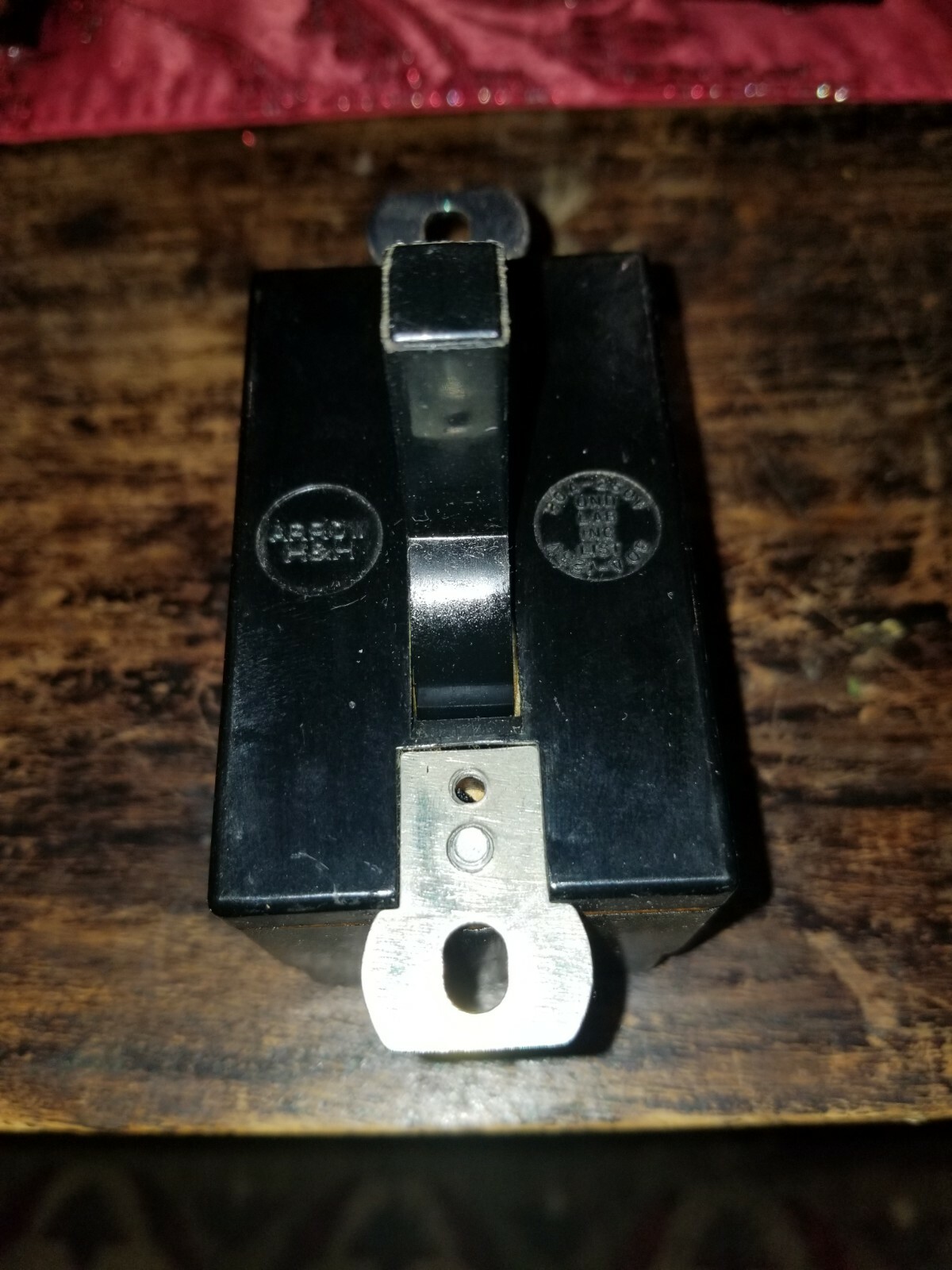 Arrow H&H 8504 2HP 250V Circuit breaker