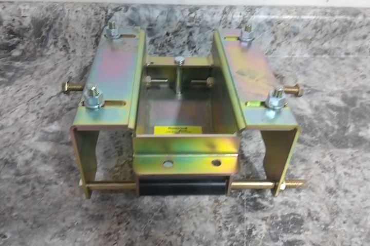 Honeywell Miller CMB/ 310 Lb Weight Capacity Cab Mount Bracket