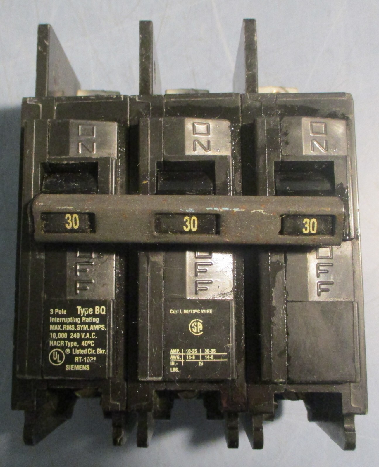 Siemens BQ3B030 Circuit Breaker 3 Pole 30A Type BQ 240VAC
