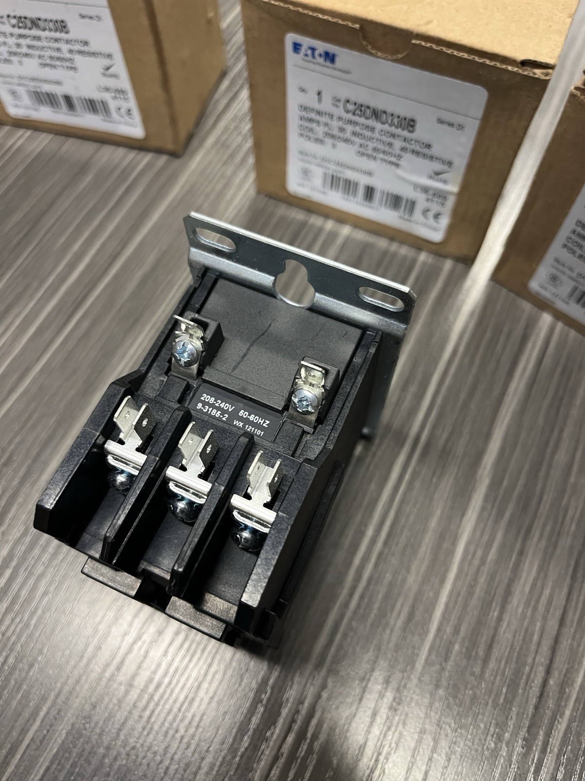 EATON C25DND330B Definite Purpose Contactor, New, 208/240V Coil
