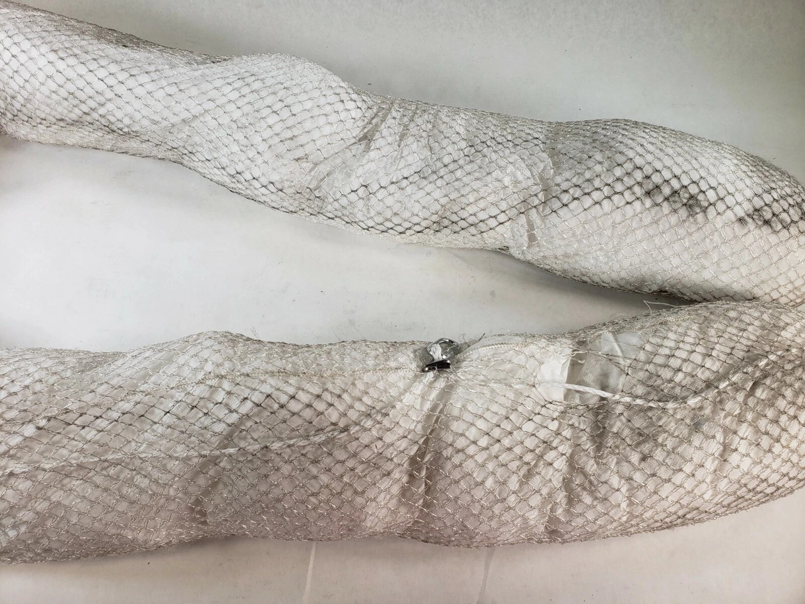 White Active Oil Barriers With Flakes Oil Barriers 100 Inch Long
