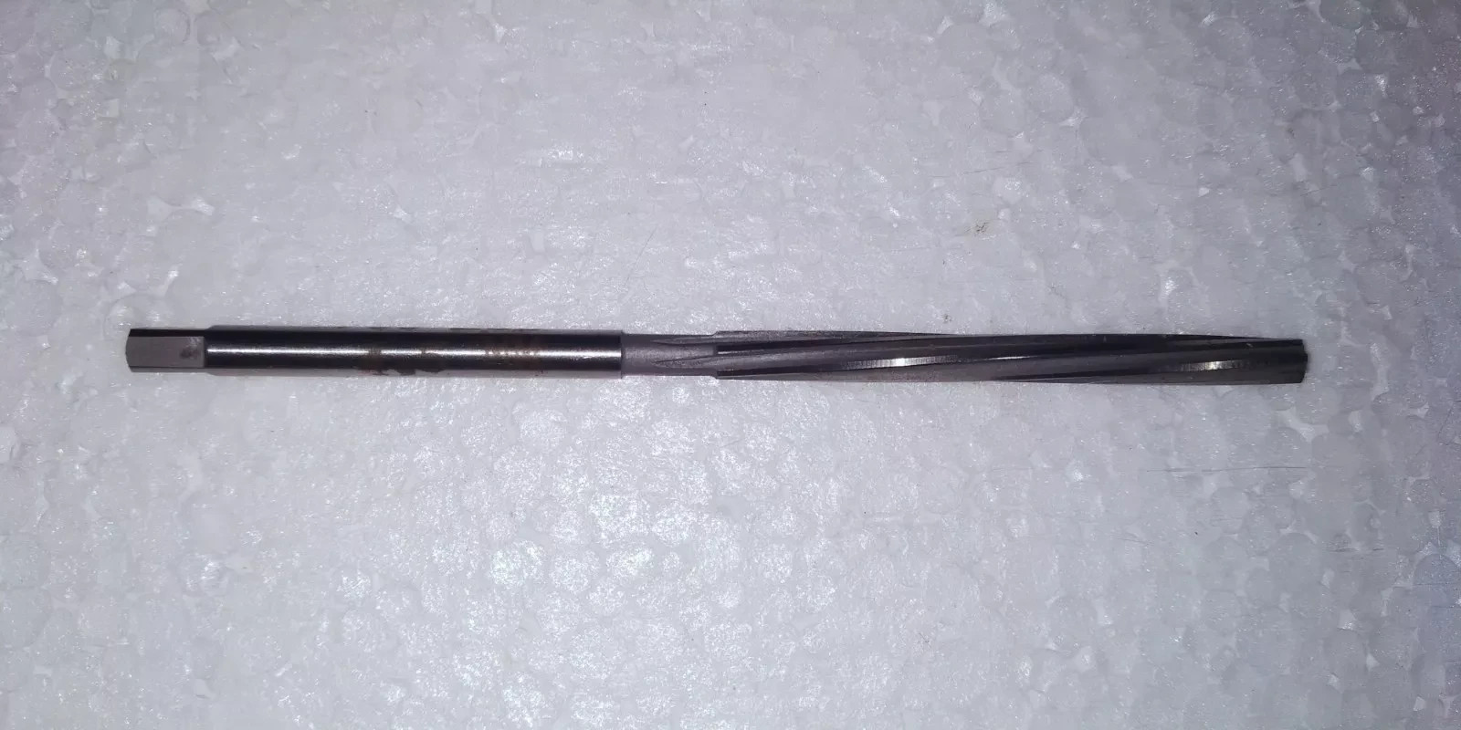HSS 1/8″ Parallel Shank Hand Reamer Spiral Flute-Cut Edge 1-5/16″-Length2-5/8