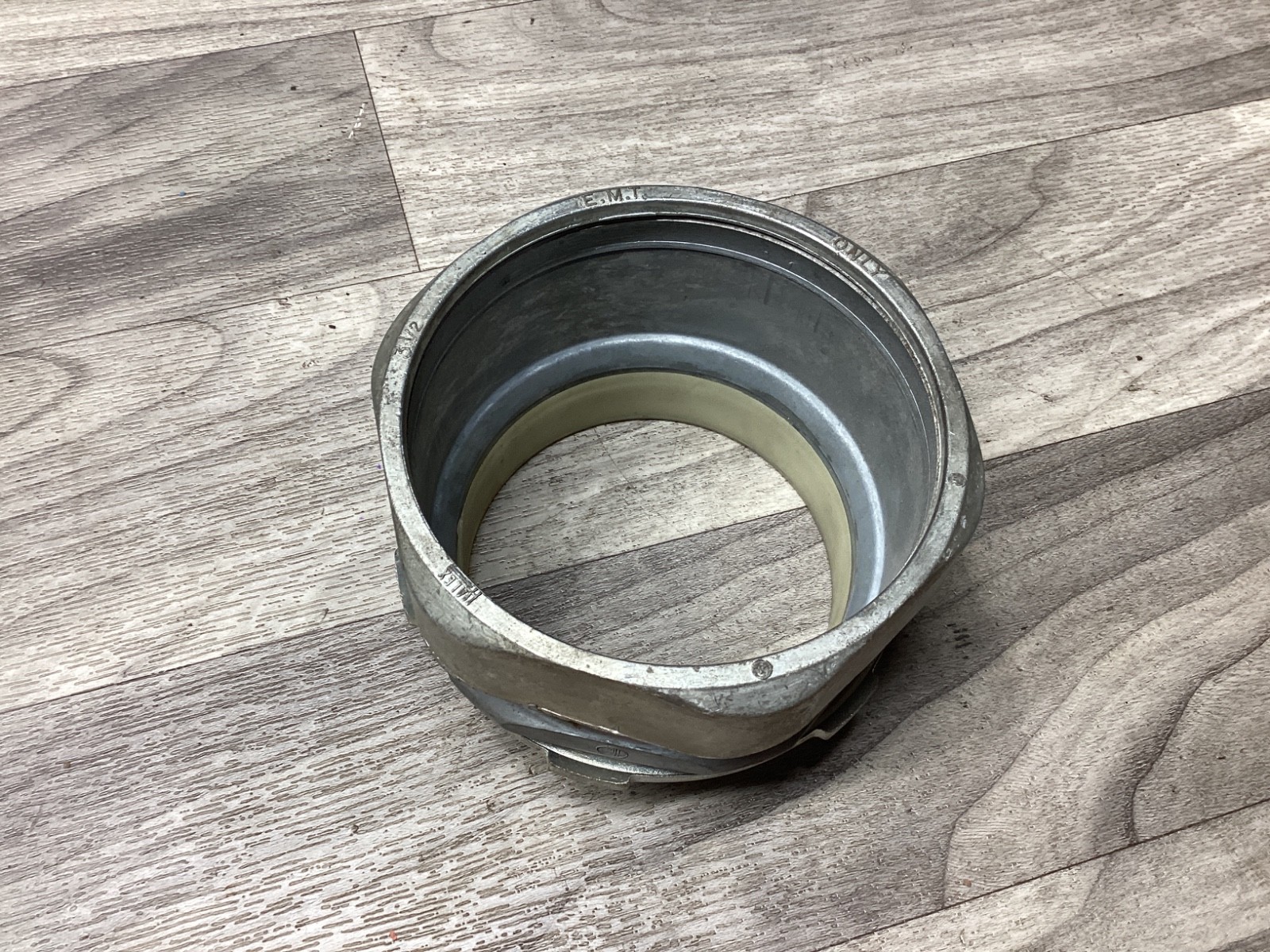 Halex Rigid EMT Conduit Compression Coupler 3-1/2″ #115D133PR5*SI