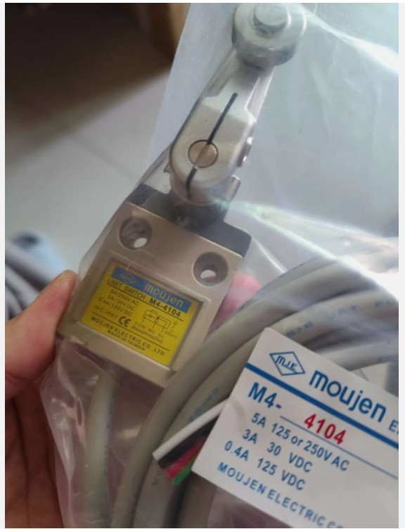 1 PCS MOUJEN M4-4104 Limit switch Travel switch