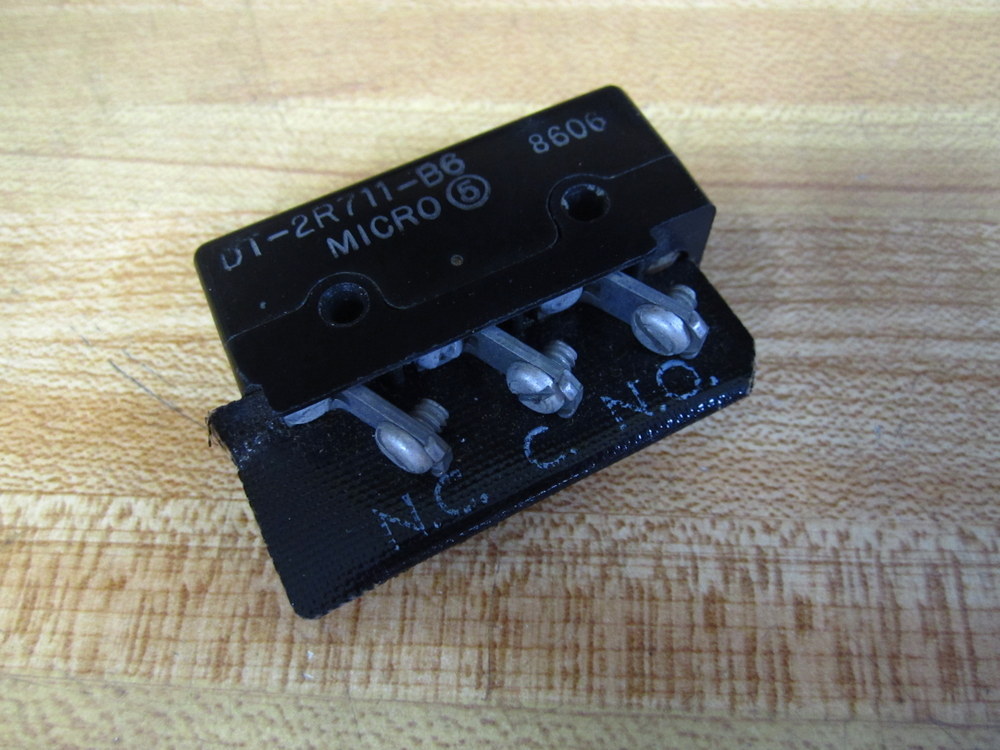 Microswitch DT-2R711-B6 Limit Switch DT2R711B6