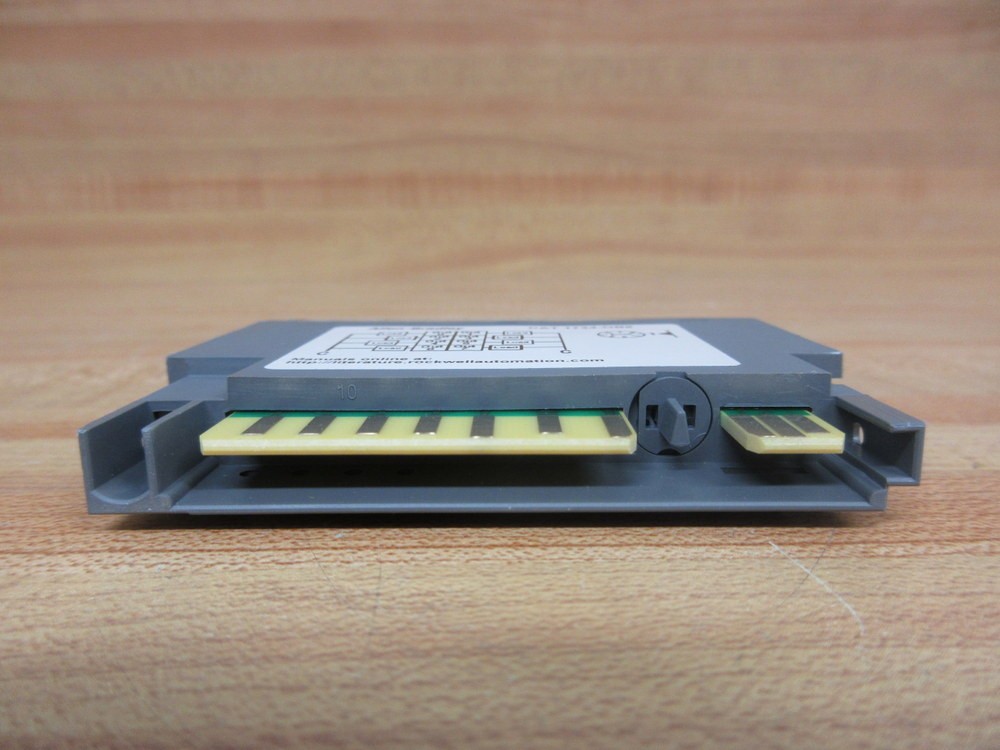 Allen Bradley 1734-OB8 PLC Controller 1734OB8 Mounted