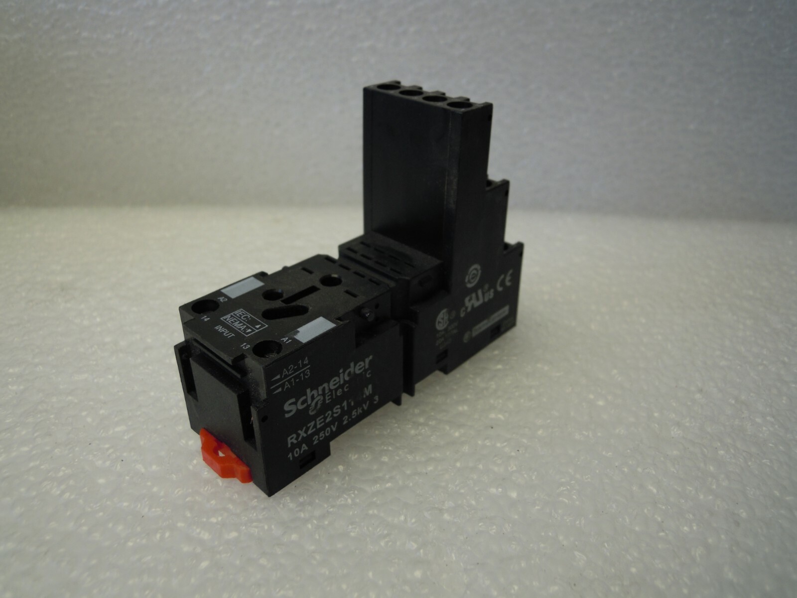2x CUTTER RXZE2S114M RELAY SOCKET 300V 10A 14-pin
