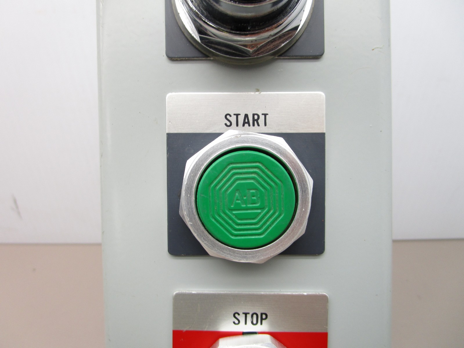 Hoffman E-3PB Push Button Enclosure with Switches ON-OFF-ON / Start / Stop
