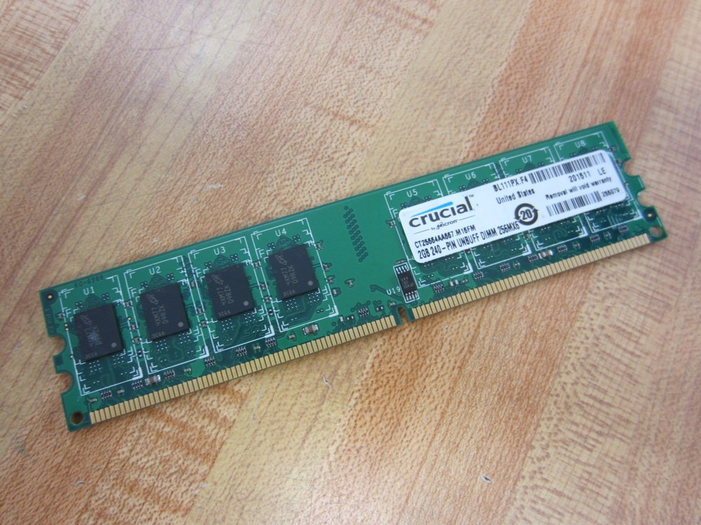Crucial CT25664AA667.M16FM 2GB DDR2-667MHz DIMM Memory PC2-5300