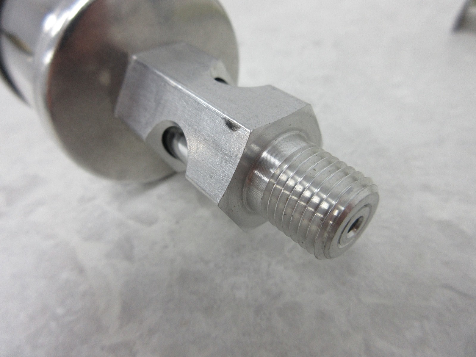 LDI INDUSTRIES RDV203-12 GRAVITY FEED RESERVOIR, Y0243