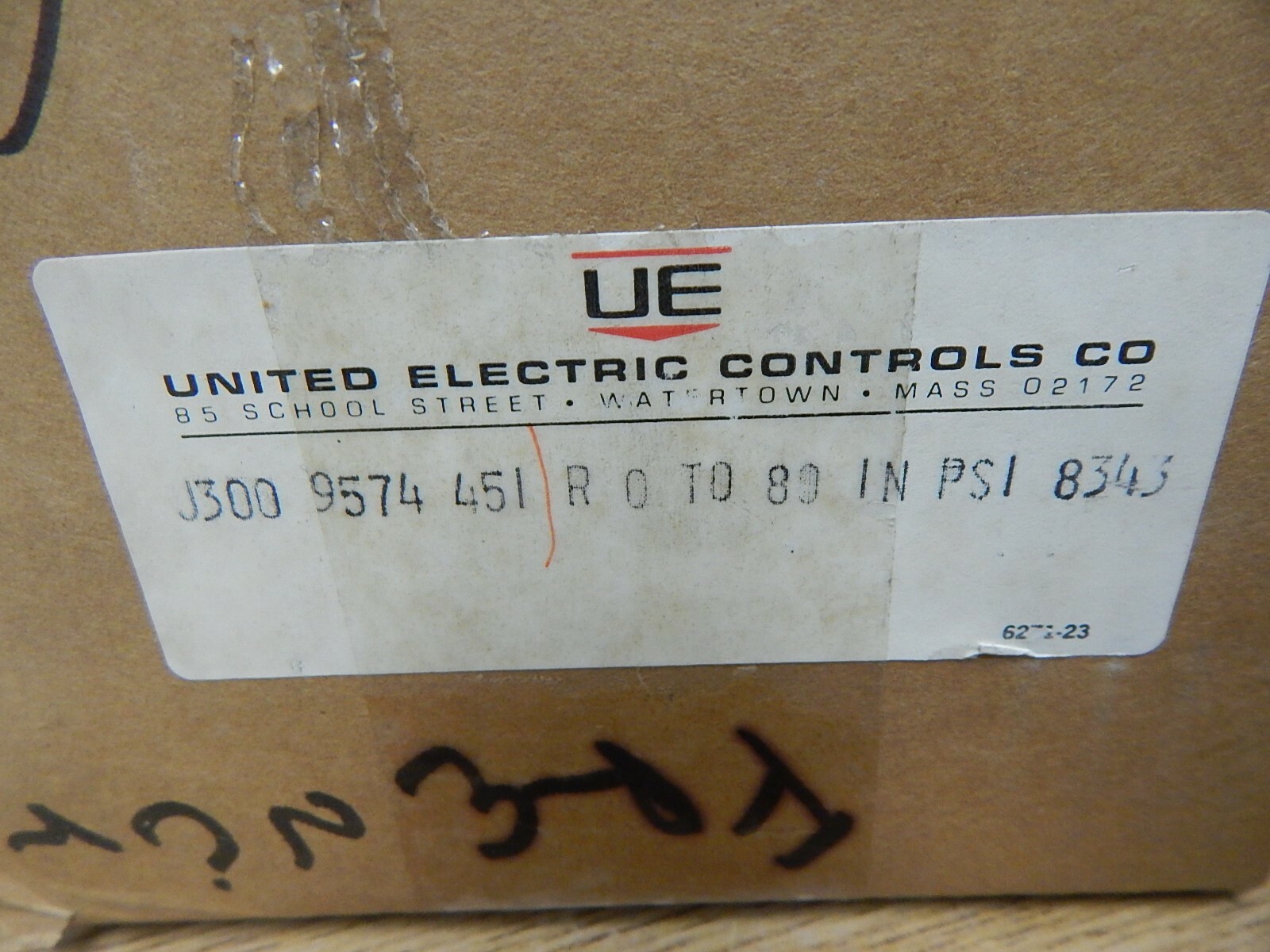 NEW United Electric Controls 8343 9574 451 UE Pressure Controller FREE SHIPPING*