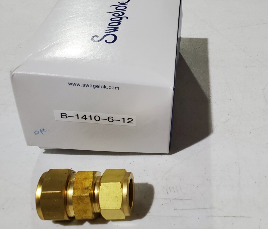 Swagelok B-1410-6-12 Brass Fitting Reducing Union 7/8 inch x 3/4 inch Tube OD
