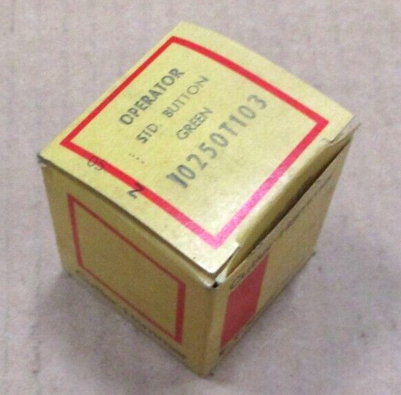 Cutler-Hammer 10250T103 Operator Std. Button Green A7600AES