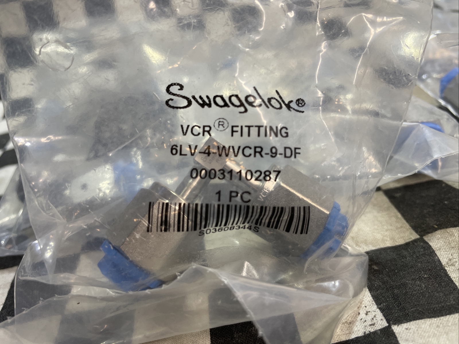 SWAGELOK 6LV-4-WVCR-9-DF, Female Elbow 1/4″ FVCR, LOT OF 10, SHIPSAMEDAY #1374B6