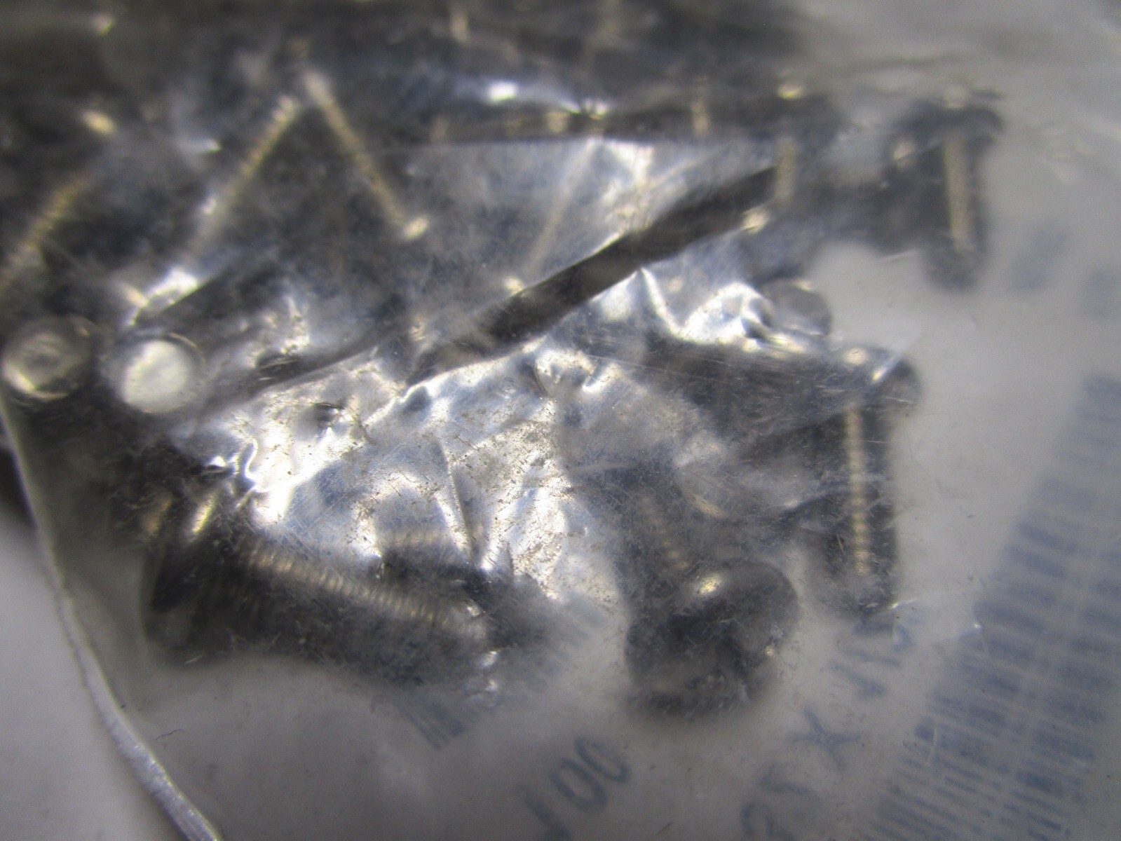 #10-32 x 1/2″ Phillips Pan Head Grade 18-8 Stainless Steel Machine Screw QTY 100