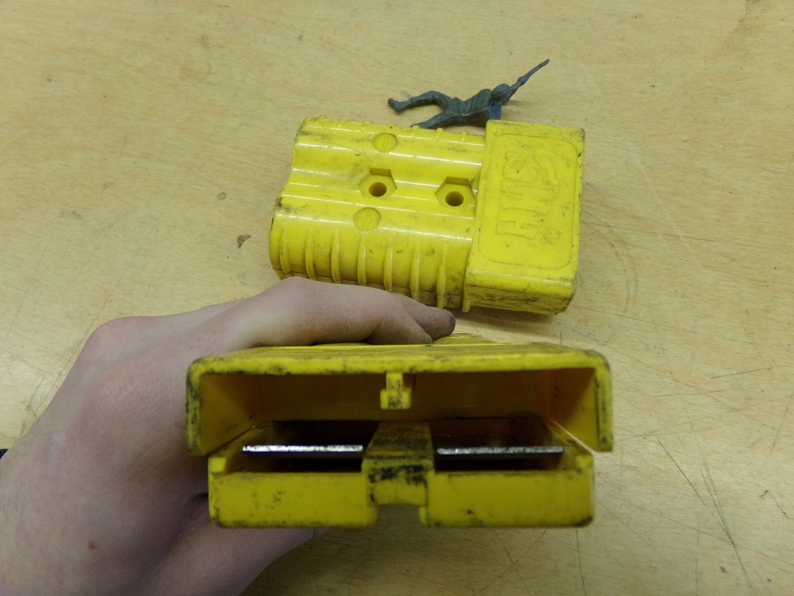 Lot of 2 SMC SMH 350A 600V Yellow Connectors *FREE SHIPPING*