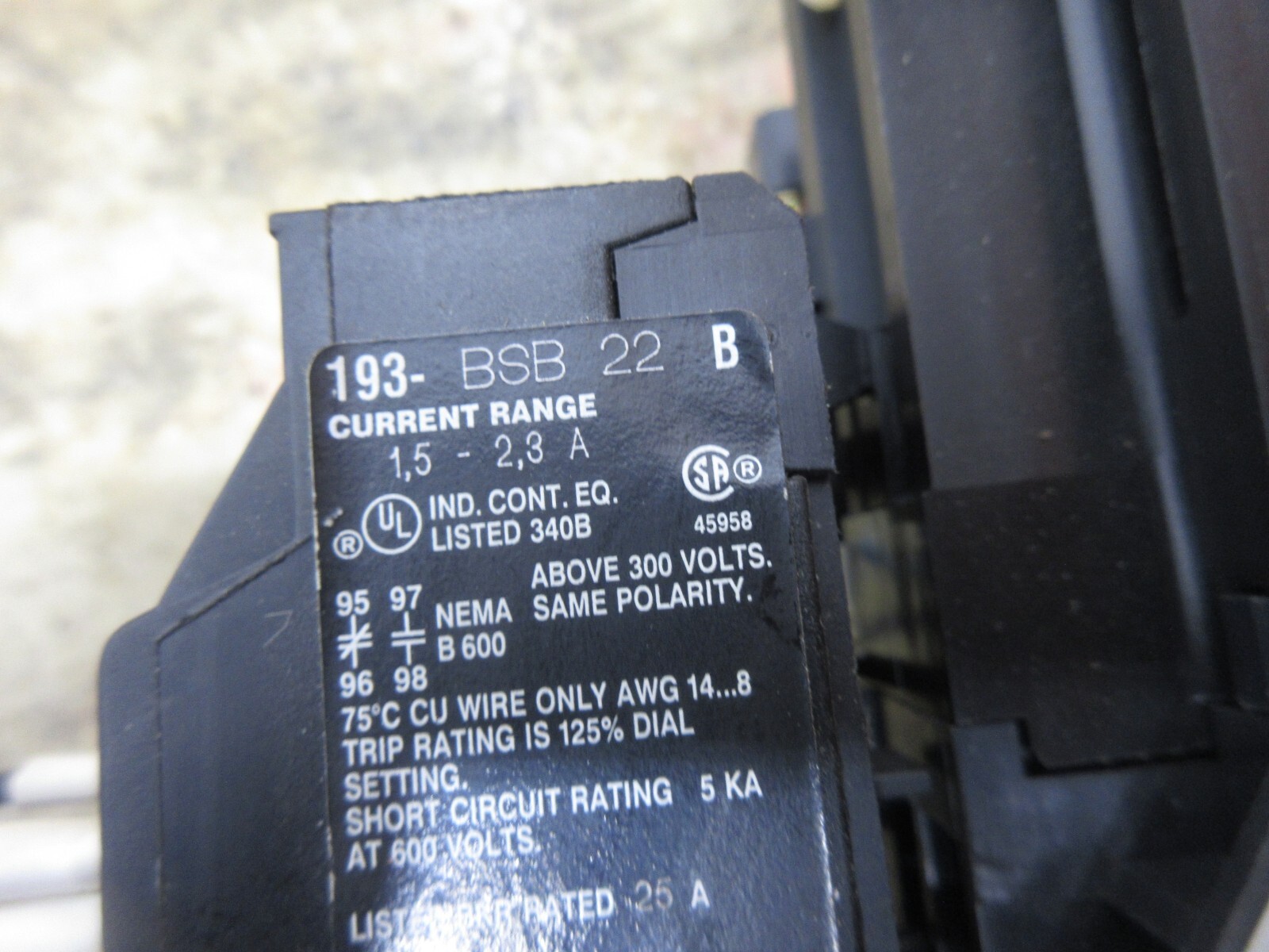 ALLEN BRADLEY CONTACTOR 104-A12NZ243 SER A 100-A12NZ*3 SER B 690V 22A 193-BSB 22