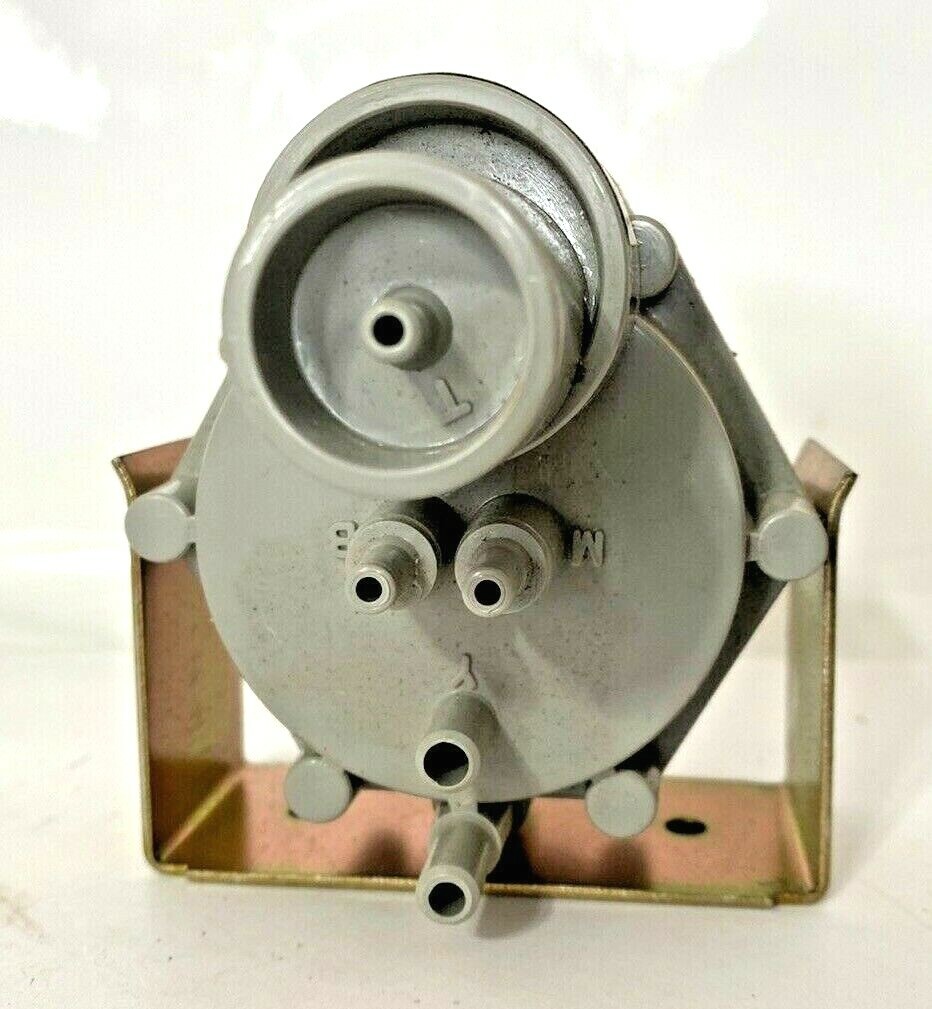 KMC Controls CSC-2004 VAV Reset Volume Controller, 1″ WC – New Old Stock